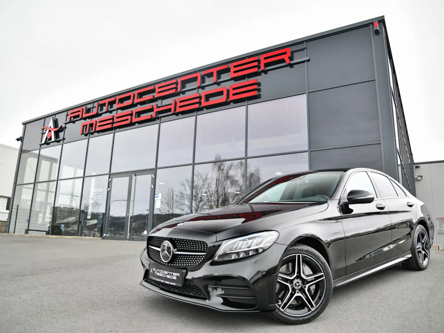 Mercedes-Benz C 300 e 4Matic Limousine AMG Line Navi* LED* Schwarz - 1