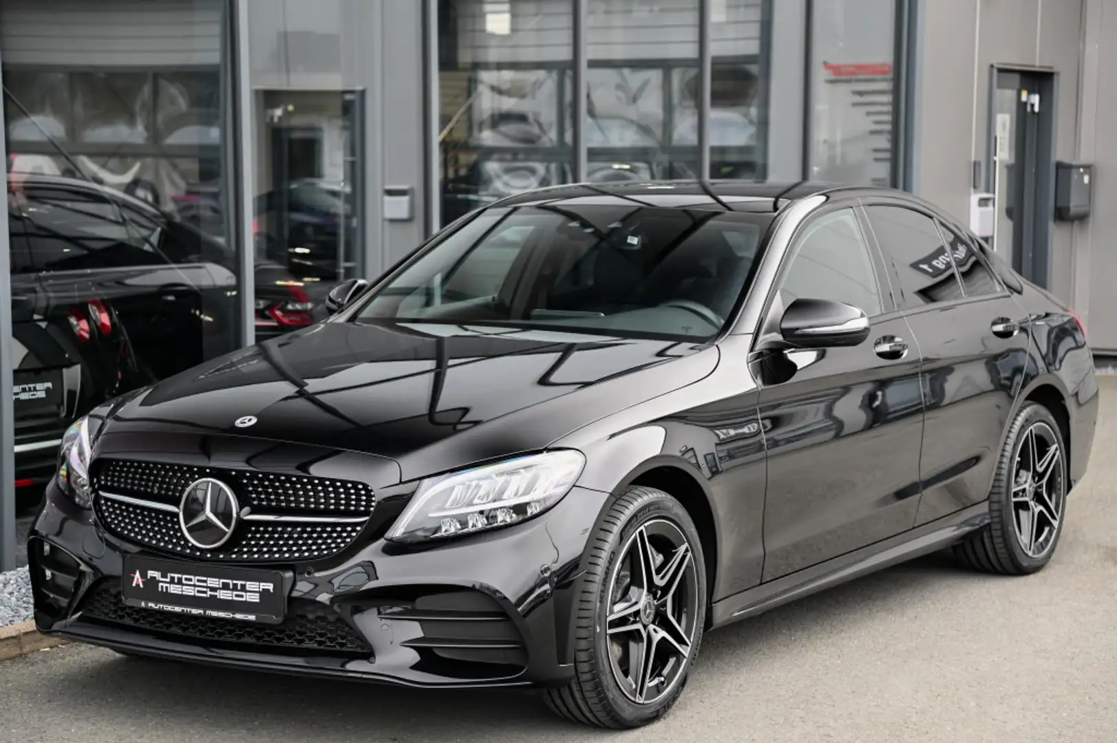 Mercedes-Benz C 300 e 4Matic Limousine AMG Line Navi* LED* Schwarz - 2
