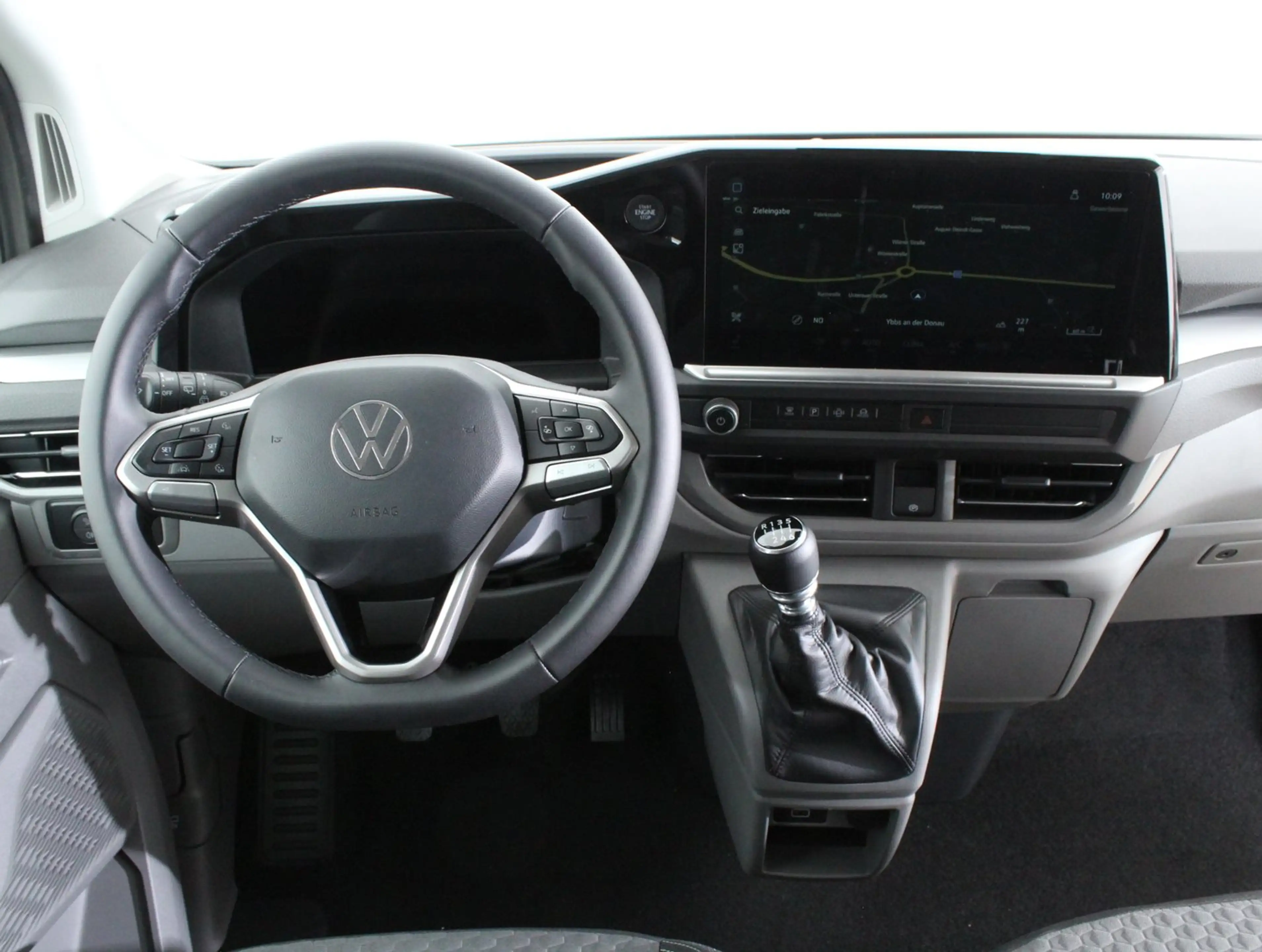 Volkswagen T7 Caravelle VW T7 Caravelle Life TDI — photo 5