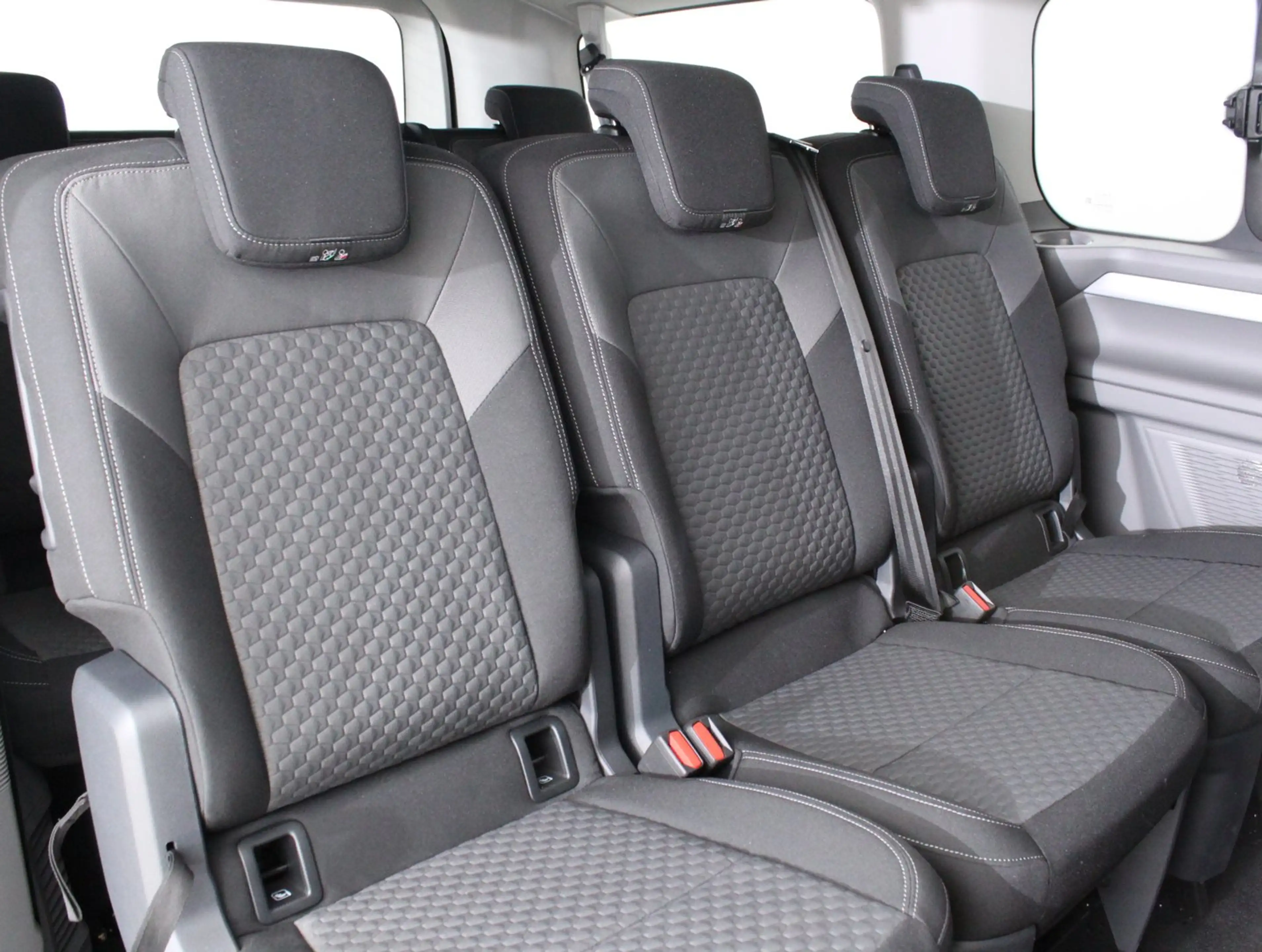 Volkswagen T7 Caravelle VW T7 Caravelle Life TDI — photo 9