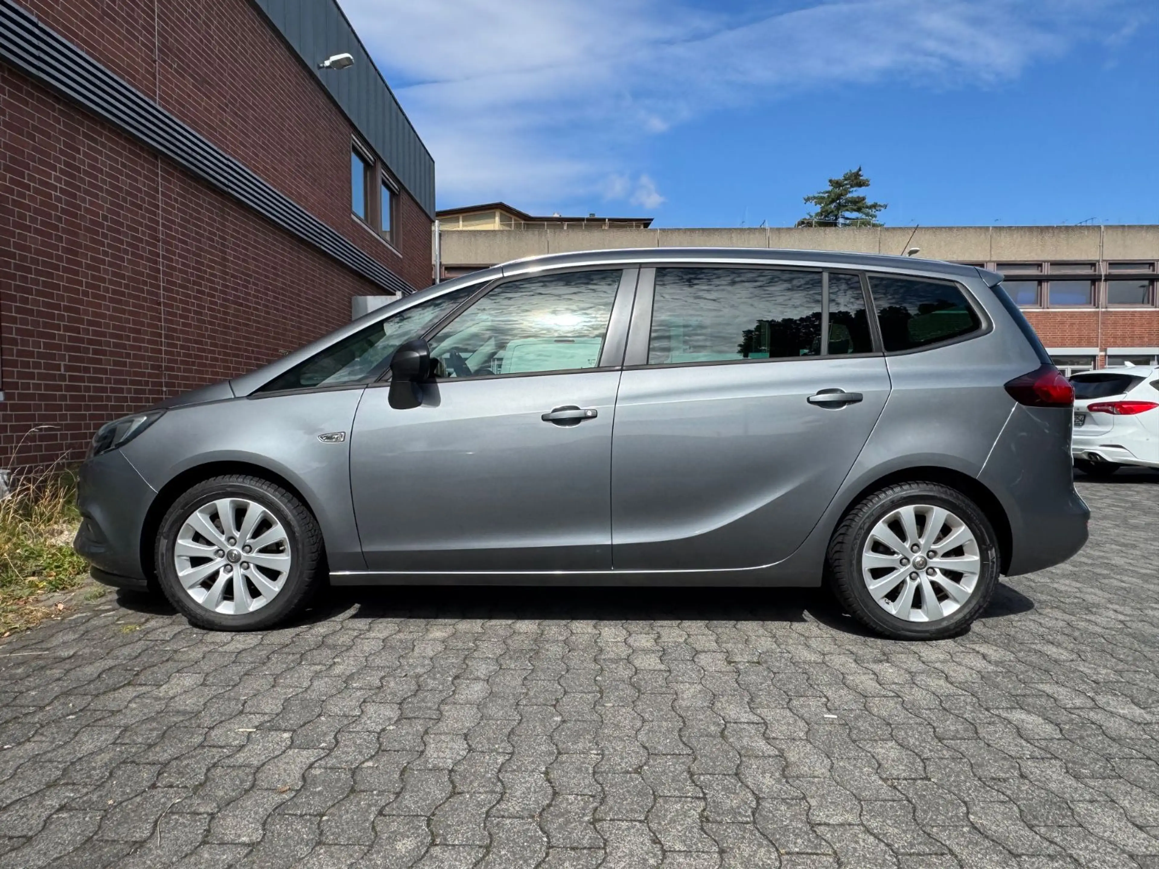 Opel Zafira C ON *7.STZ*NAVI*TEMPO*AHK*PDC*SHZ*KLIMA* — photo 8