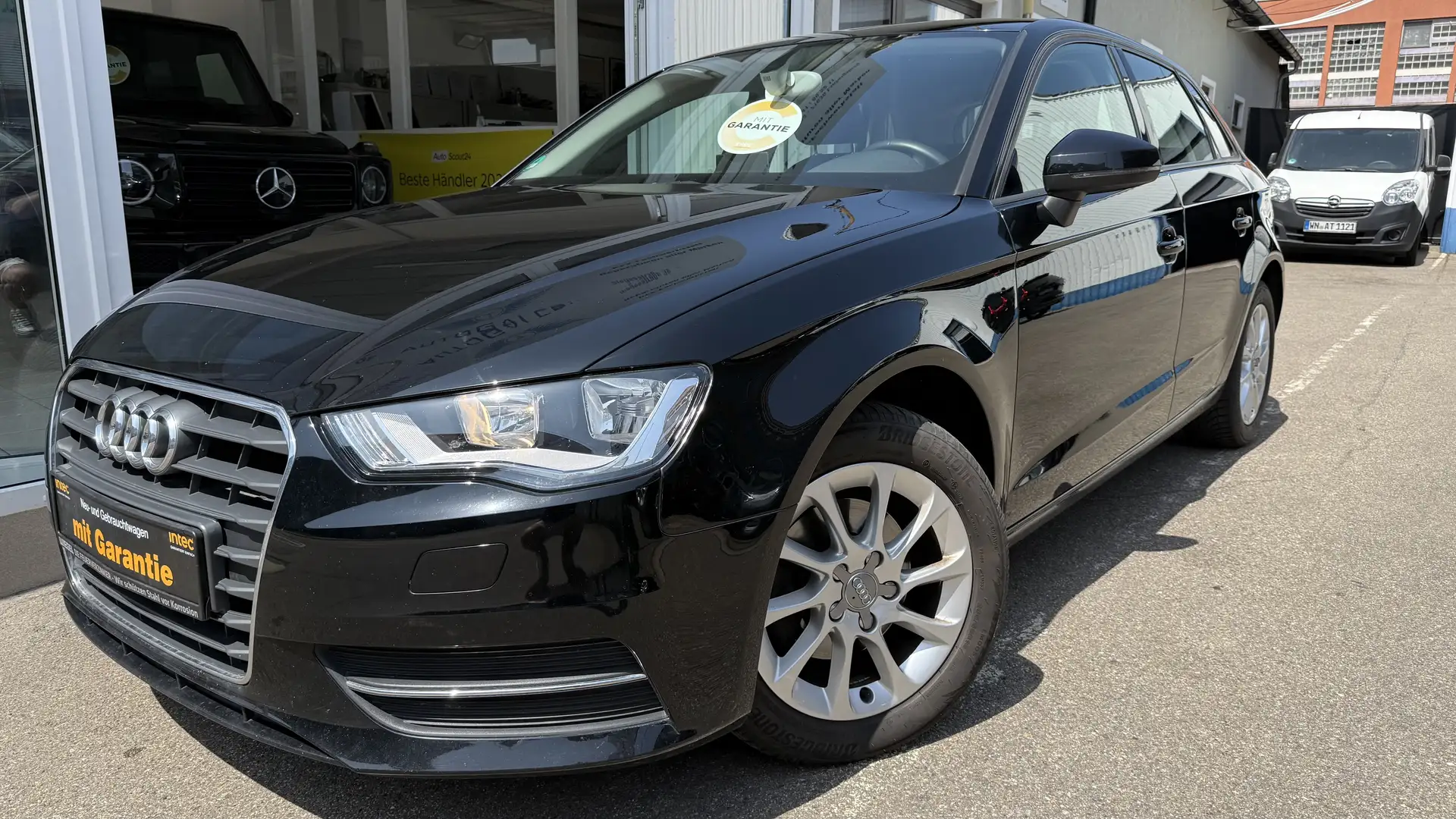 Audi A3 Sportback attraction 2.HD PDC Scheckheft Garantie Schwarz - 1