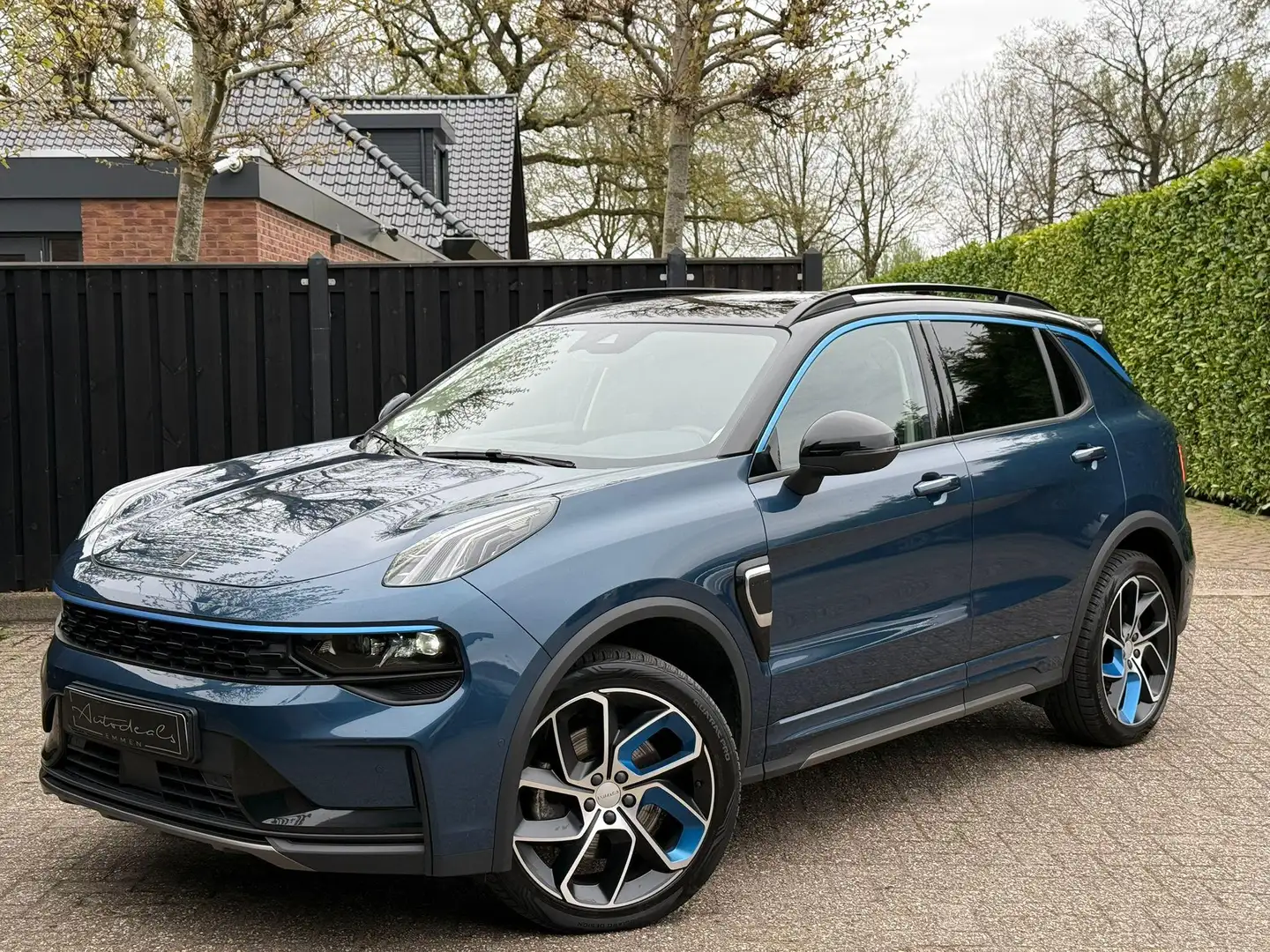 Lynk & Co 01 1.5 TREKHAAK PANO ACC Bleu - 1