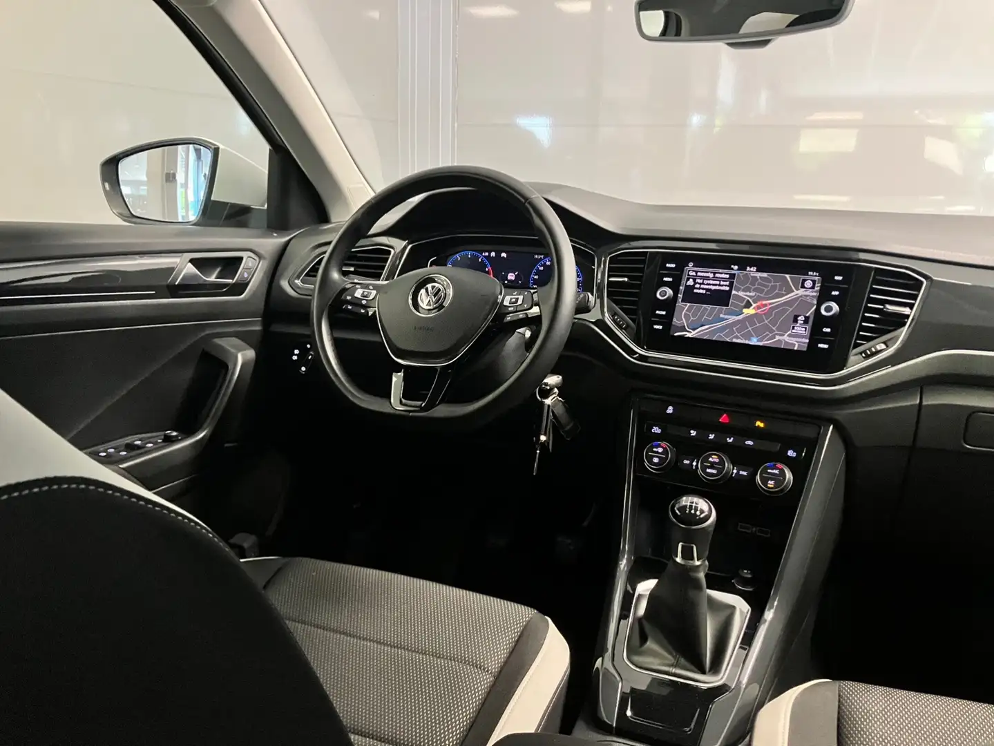 Volkswagen T-Roc Sport 1.5TSi | Navigatie | LED | Climate control | Blanc - 2