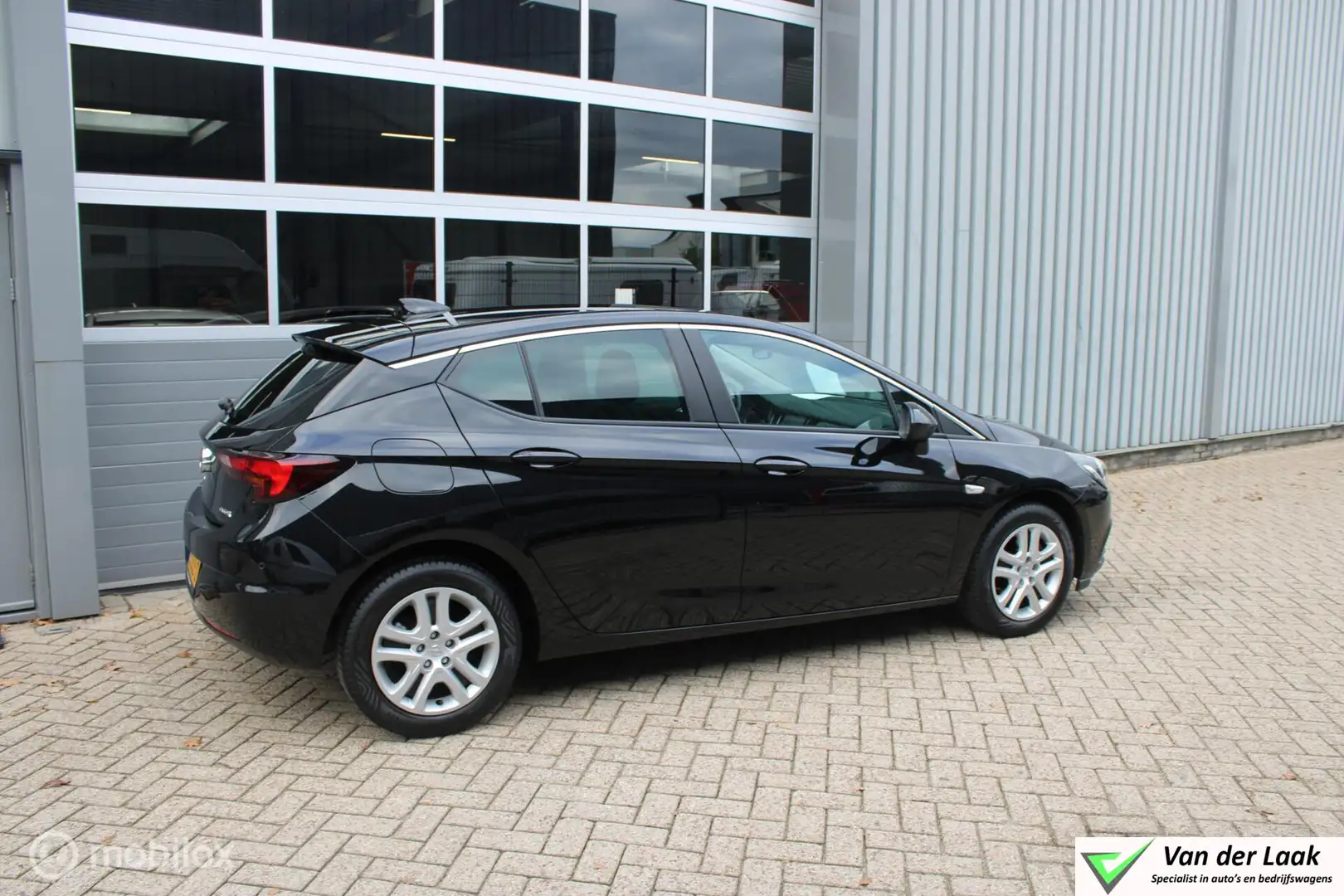 Opel Astra 1.0 Online Edition Navigatie | Camera | Stuur en S Zwart - 2