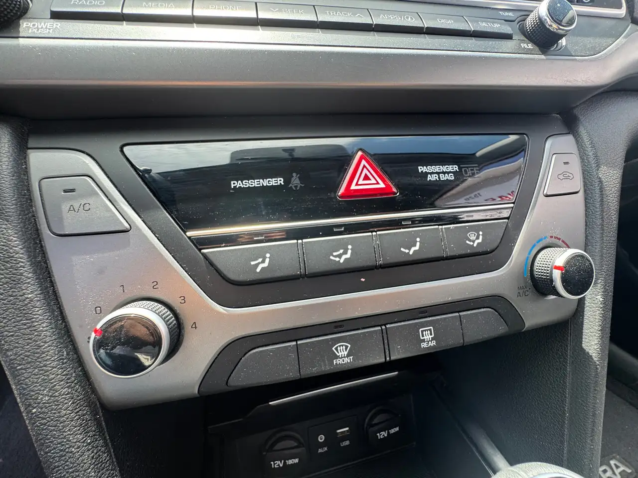 Hyundai ELANTRA photo Hyundai ELANTRA