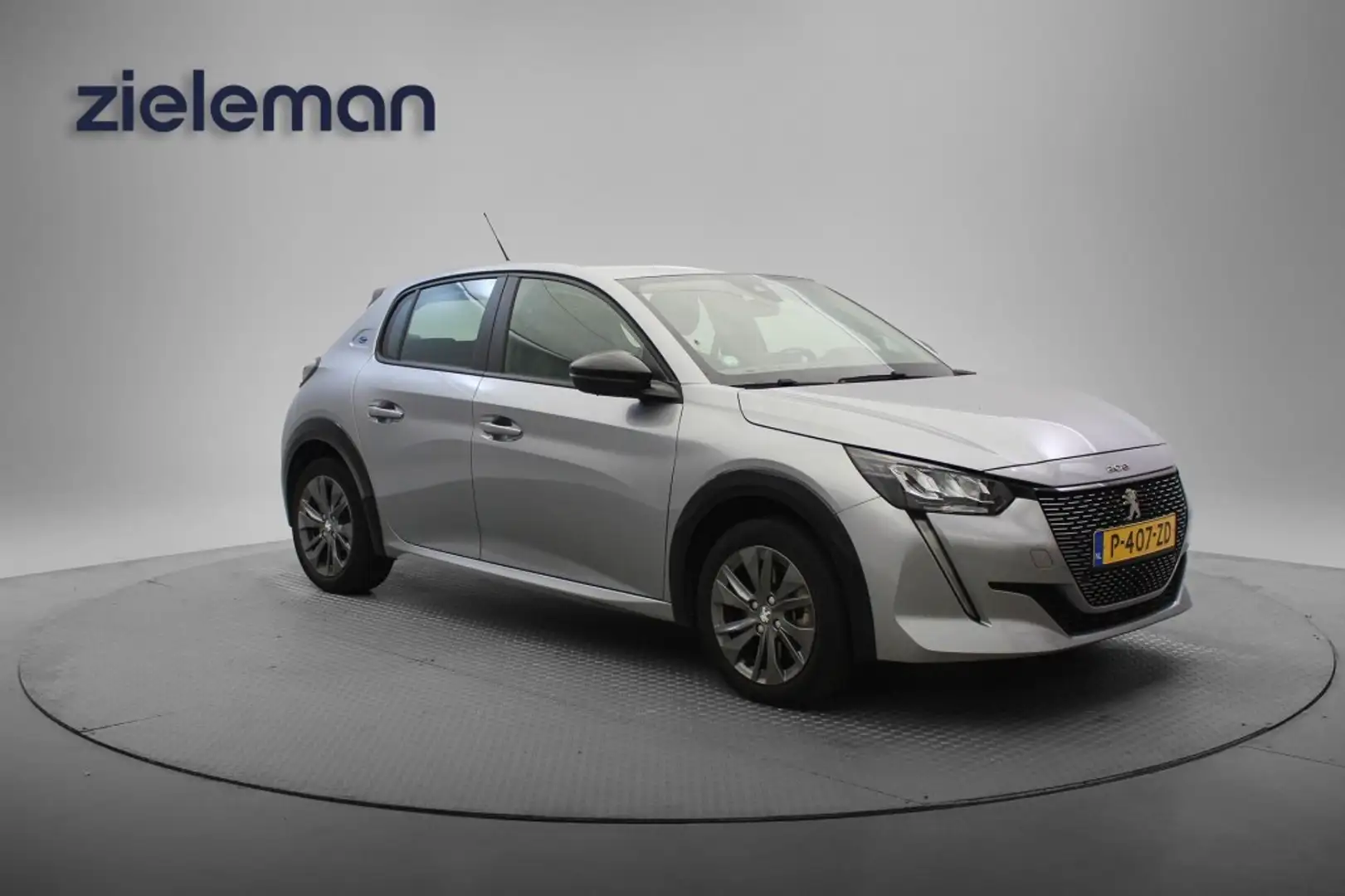 Peugeot e-208 Active Pack 50 kWh - Carplay, Navi, Cruise Grijs - 1