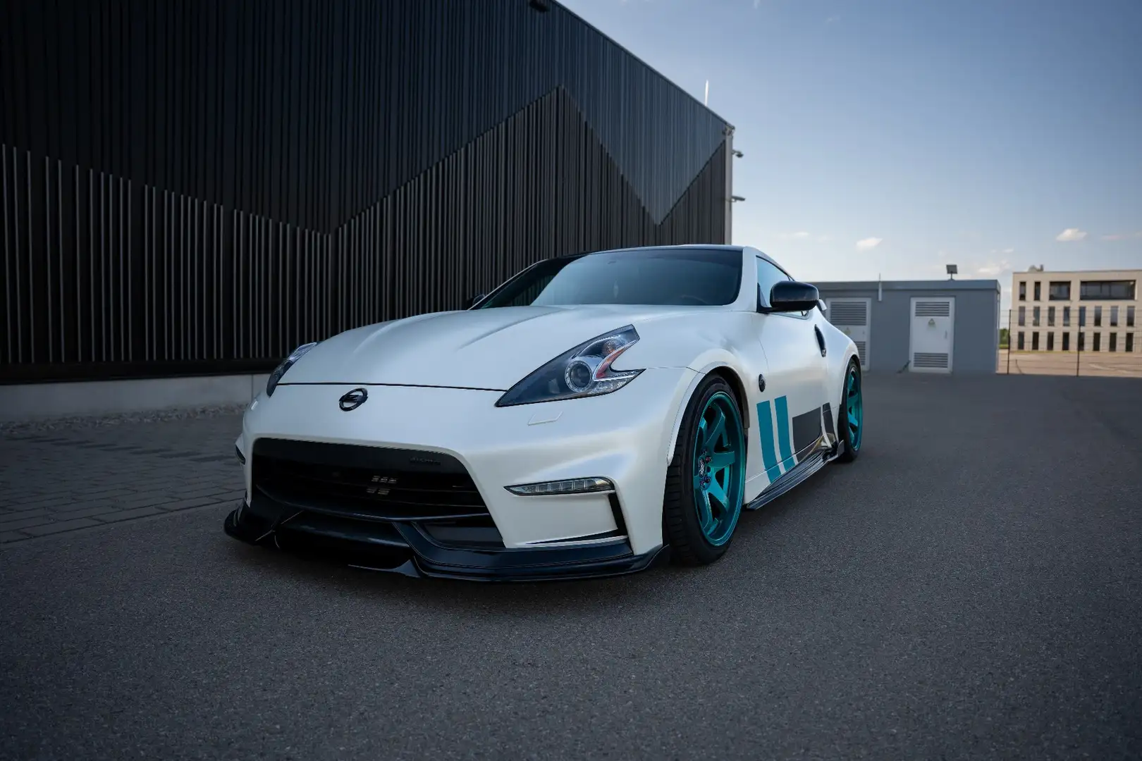 Nissan 370Z 370 Z NISMO White - 1