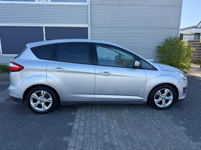 Ford C-Max view 11