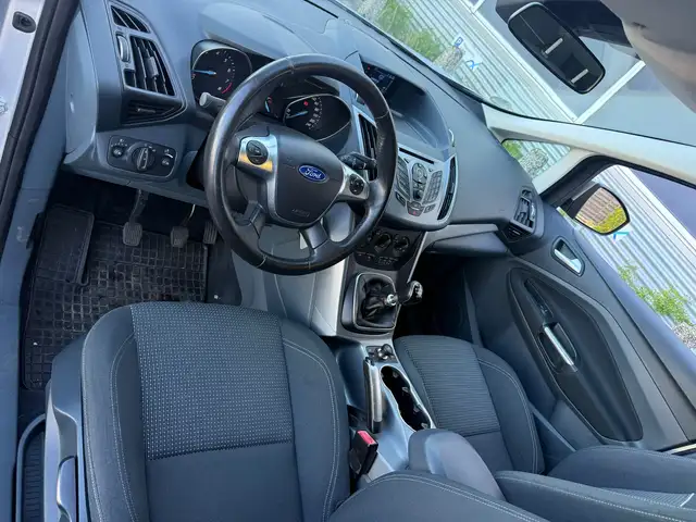Ford C-Max view 27