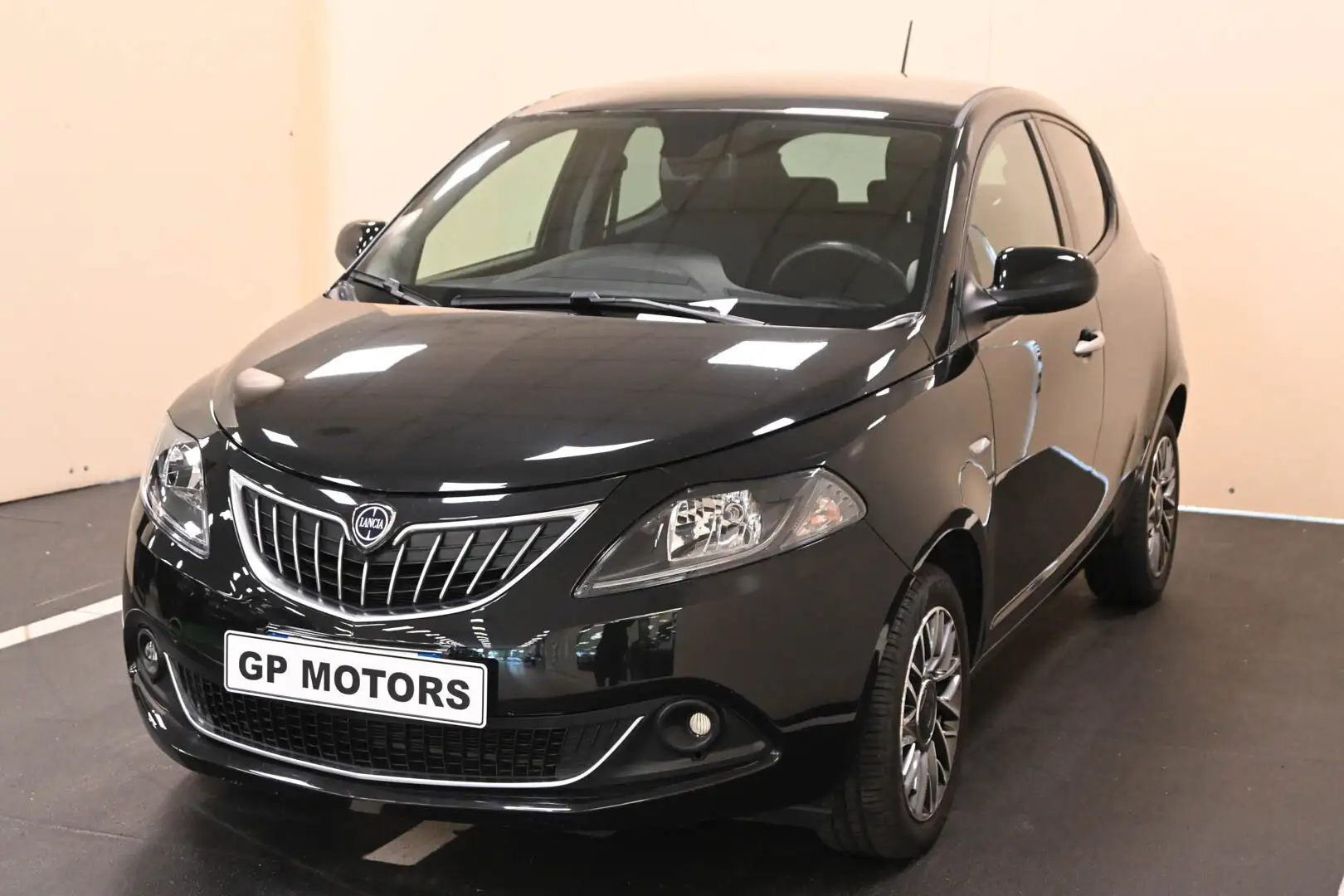 Lancia Ypsilon Ypsilon 1.0 FireFly 5 porte S&S Hybrid Gold Nero - 2