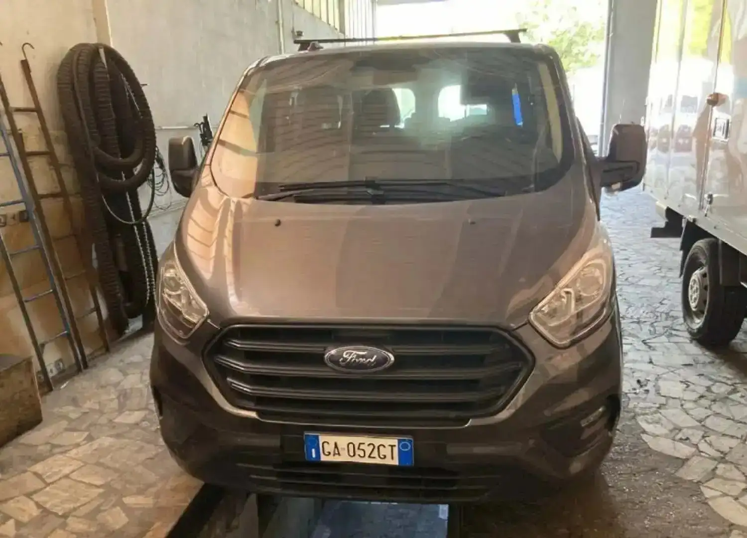 Ford Transit Custom 320 2.0 TDCI MHEV 130CV L2H1 9 POSTI M1 - GA052GT Gris - 2