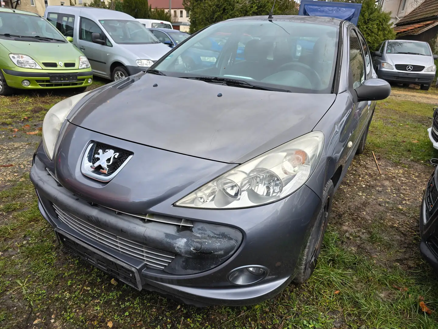 Peugeot 206 Basis Grau - 1