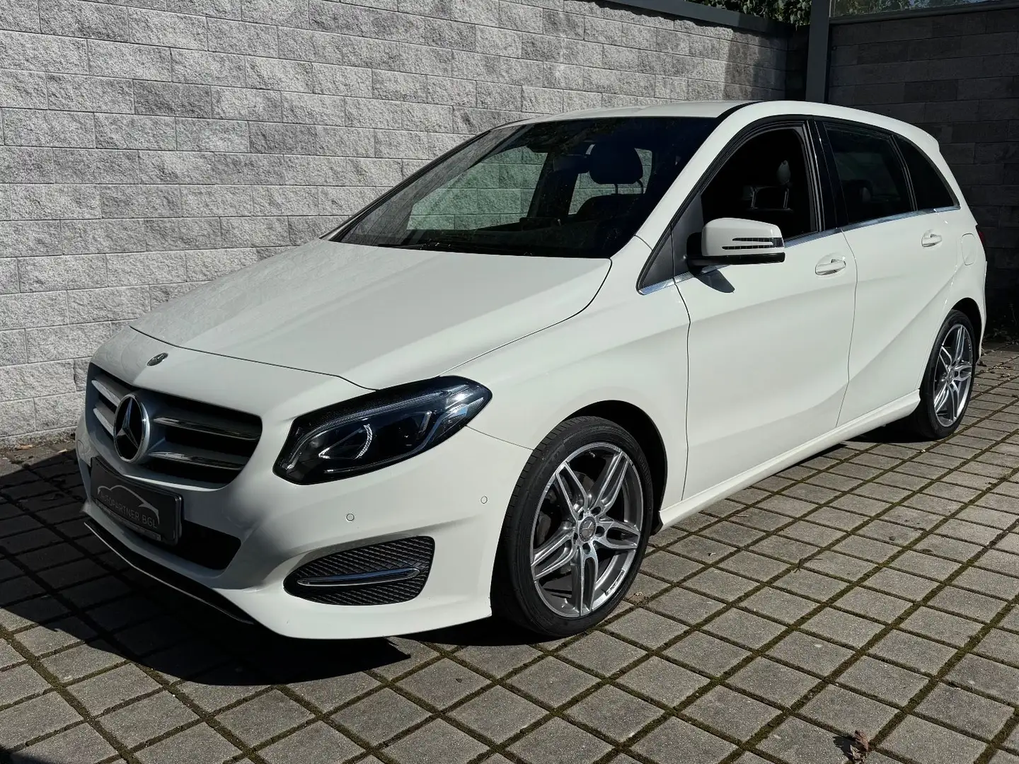 Mercedes-Benz B 180 Weiß - 1
