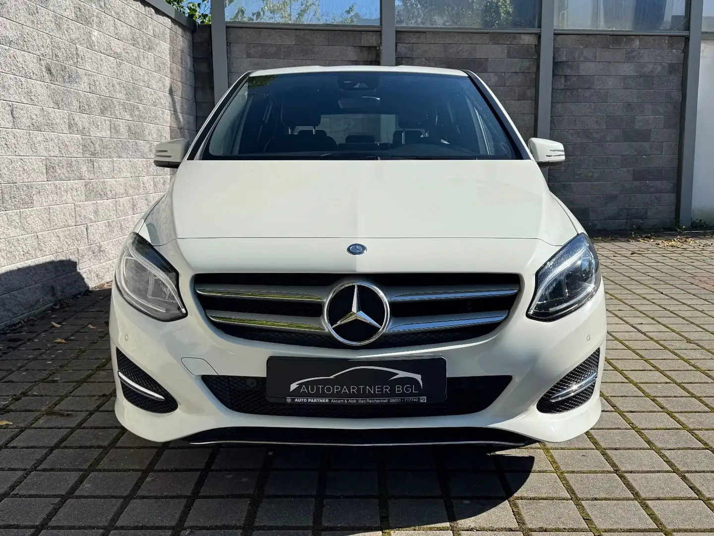 Mercedes-Benz B 180 Weiß - 2