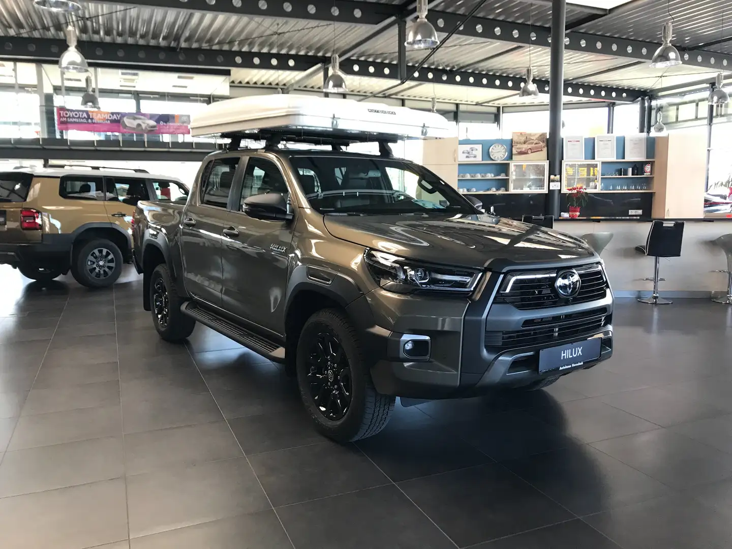 Toyota Hilux 4x4 Double Cab Autm. Invincible Bronz - 1