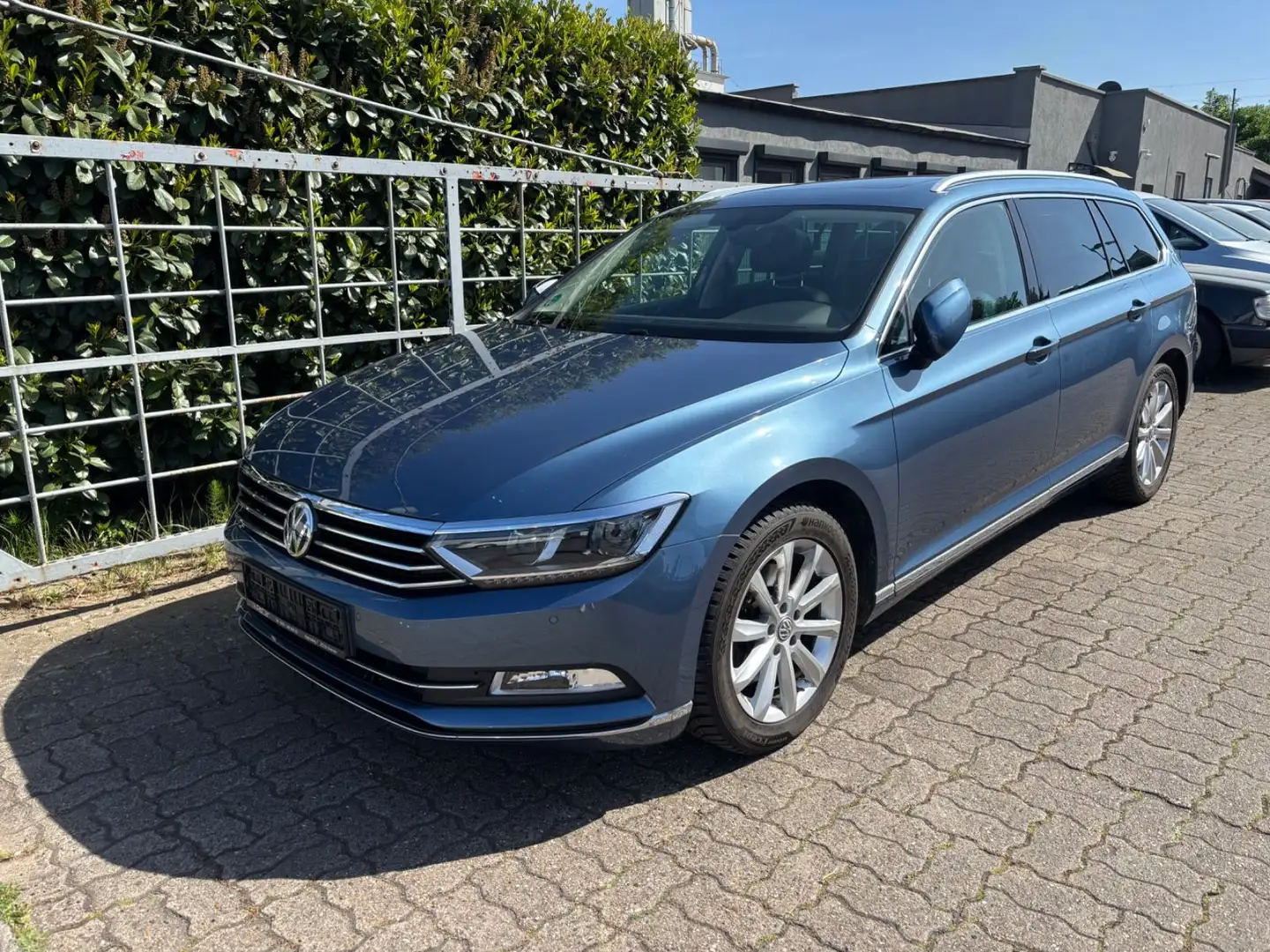 Volkswagen Passat Variant Passat TDI Highline 190Ps|MASS.|LED|AHK|ACC|PANO Bleu - 1