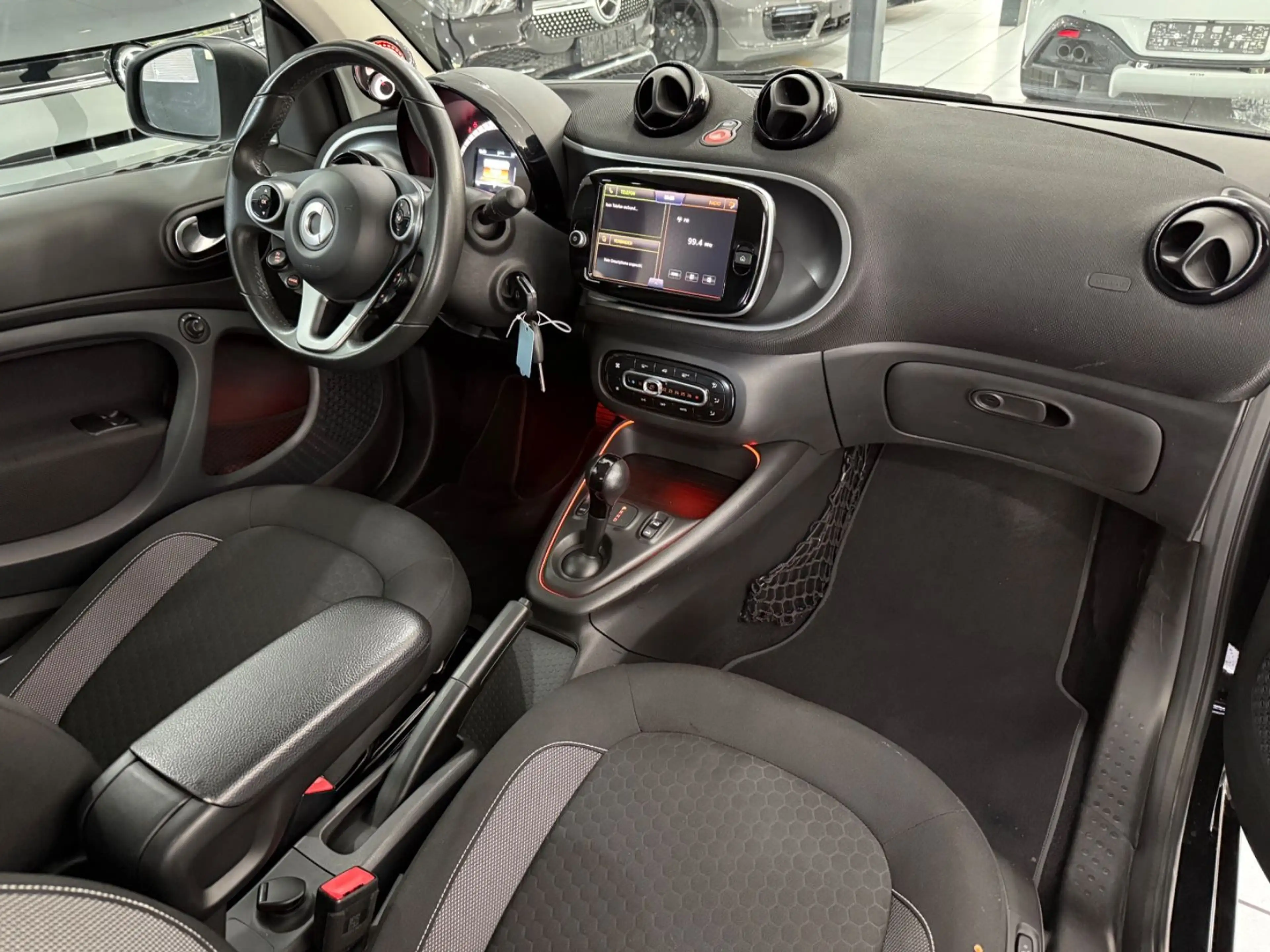 smart forTwo cabrio electric/ EQ*KAMERA*SHZ*LED-SCHW* — photo 9