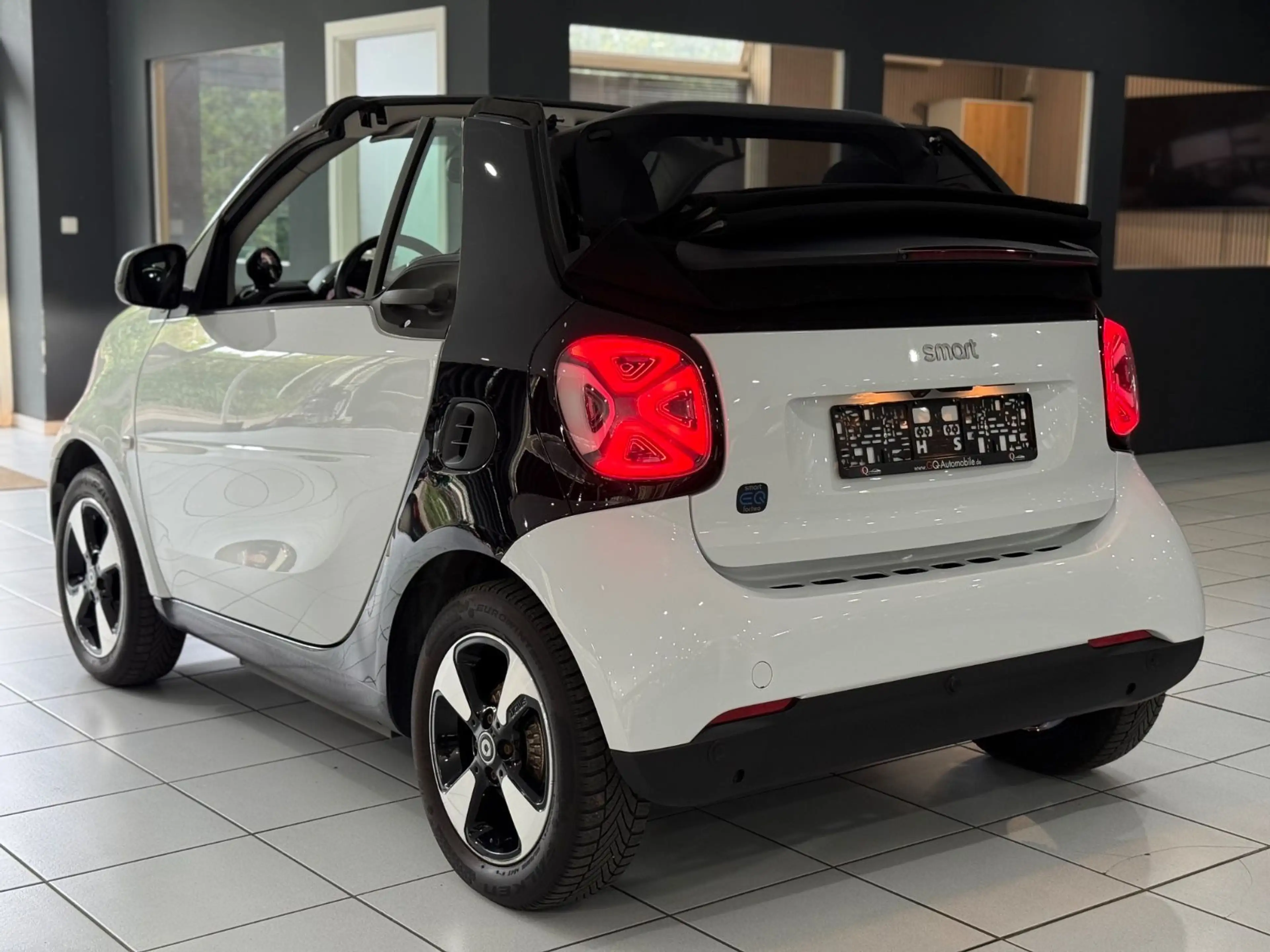 smart forTwo cabrio electric/ EQ*KAMERA*SHZ*LED-SCHW* — photo 6