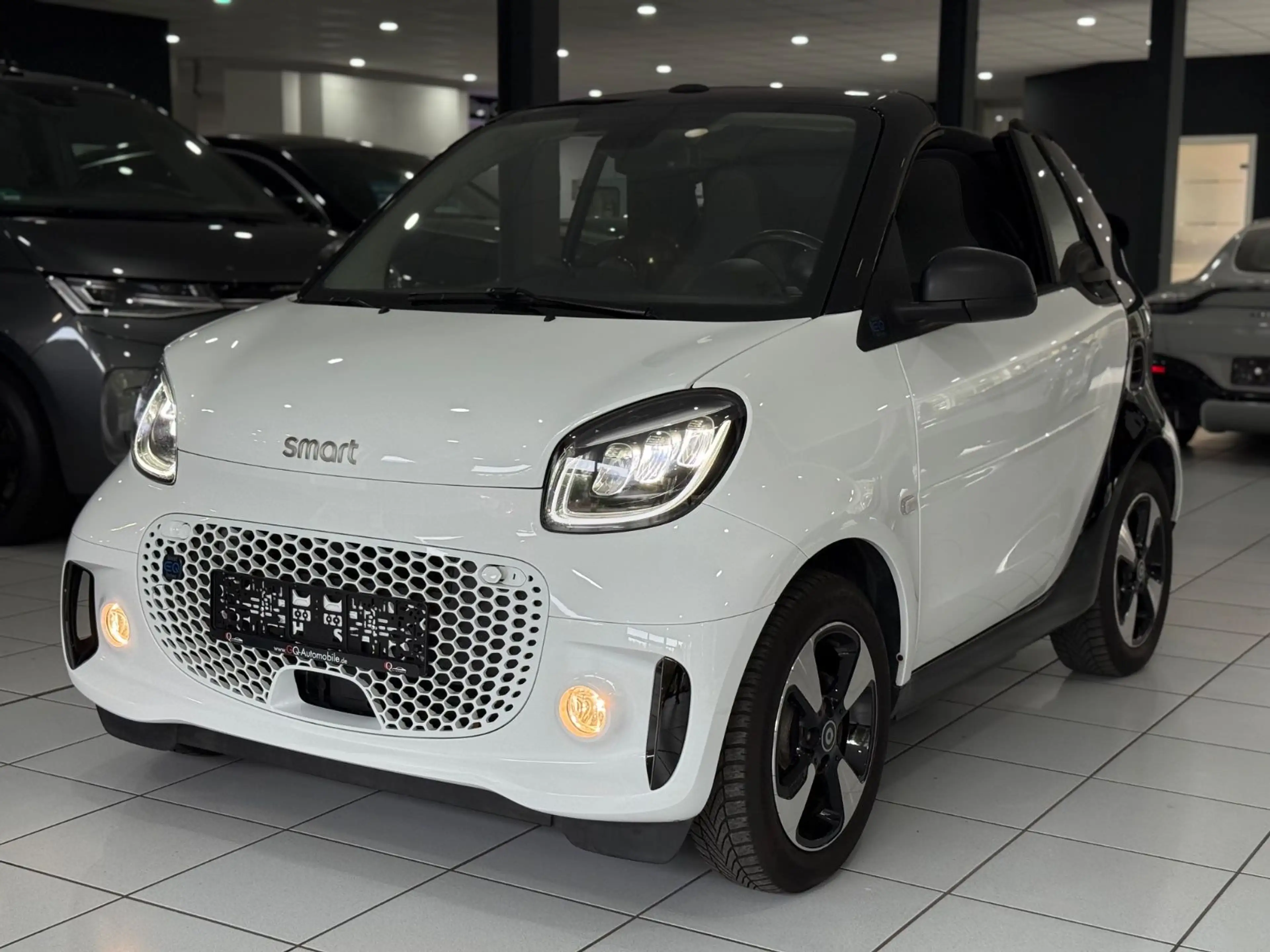 smart forTwo cabrio electric/ EQ*KAMERA*SHZ*LED-SCHW* — photo 2