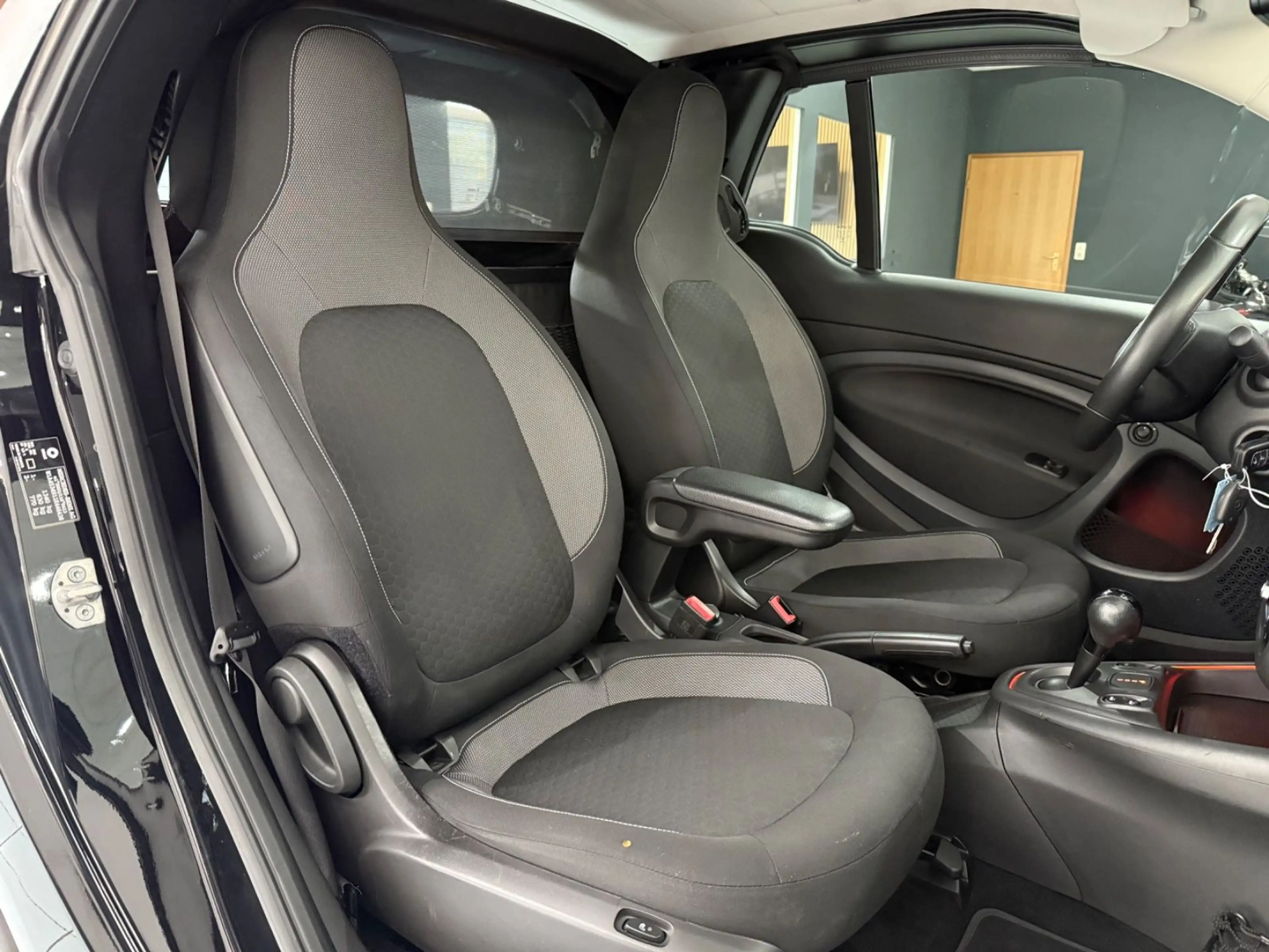 smart forTwo cabrio electric/ EQ*KAMERA*SHZ*LED-SCHW* — photo 10