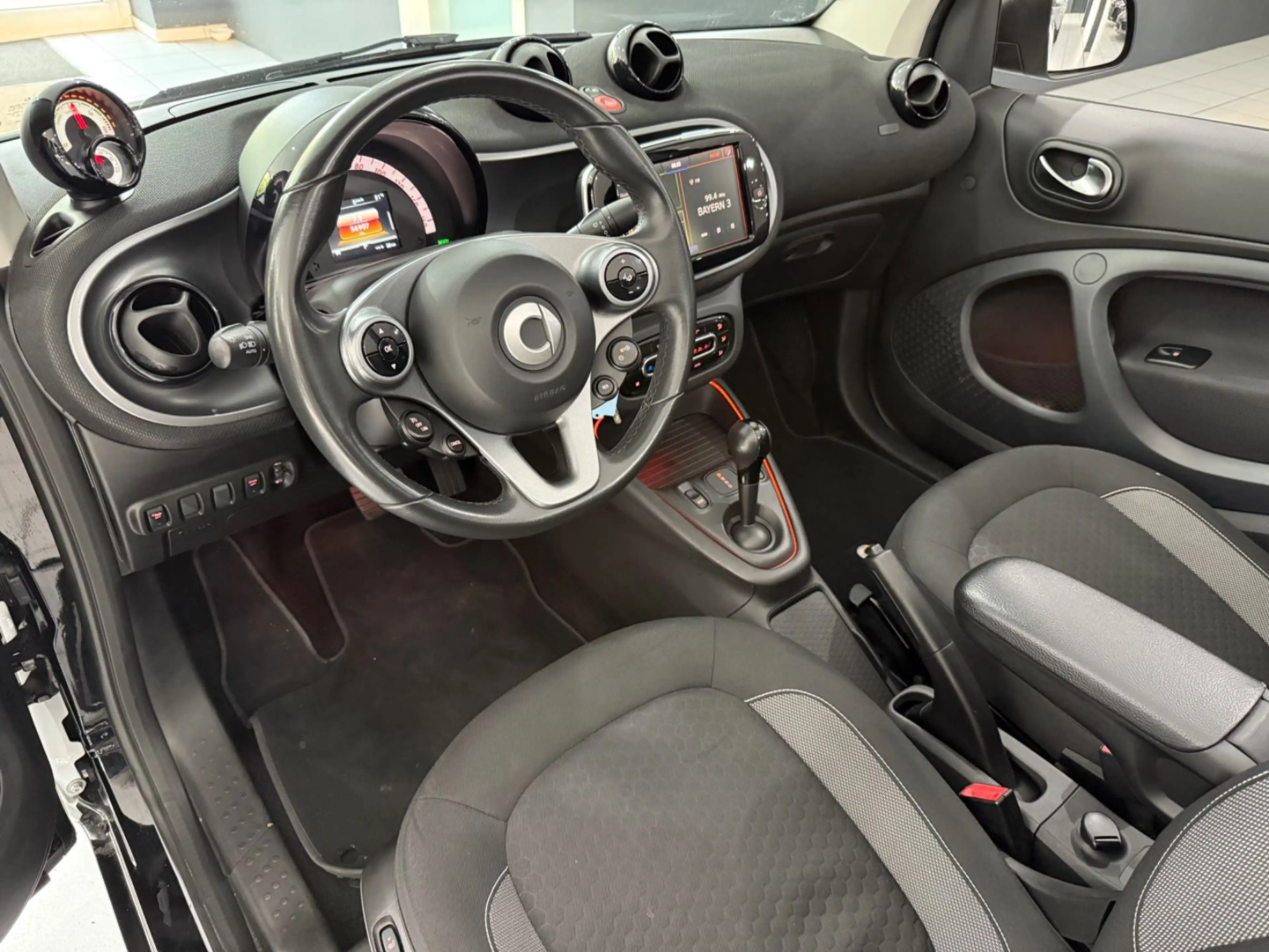 smart forTwo cabrio electric/ EQ*KAMERA*SHZ*LED-SCHW* — photo 7