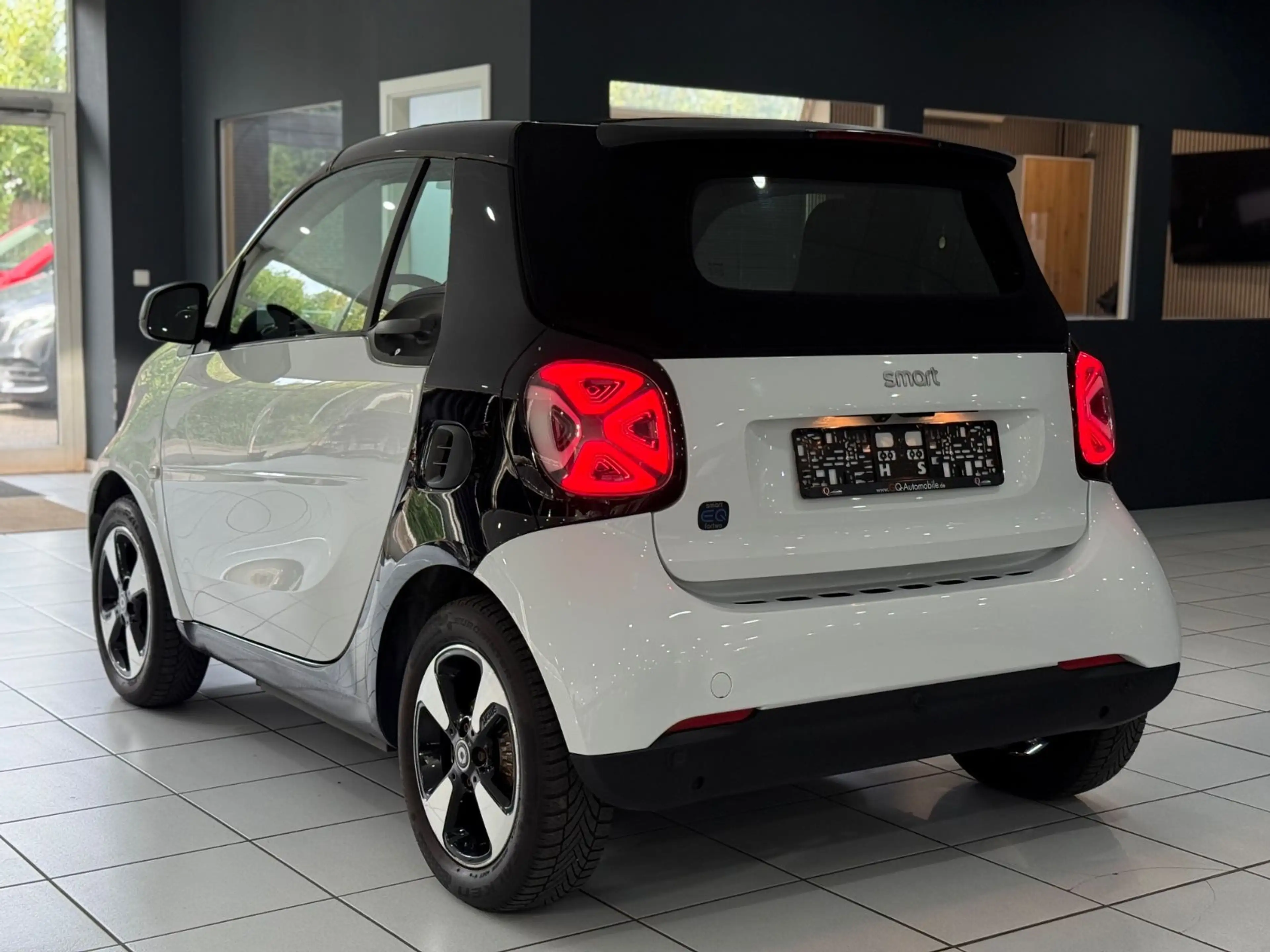 smart forTwo cabrio electric/ EQ*KAMERA*SHZ*LED-SCHW* — photo 5