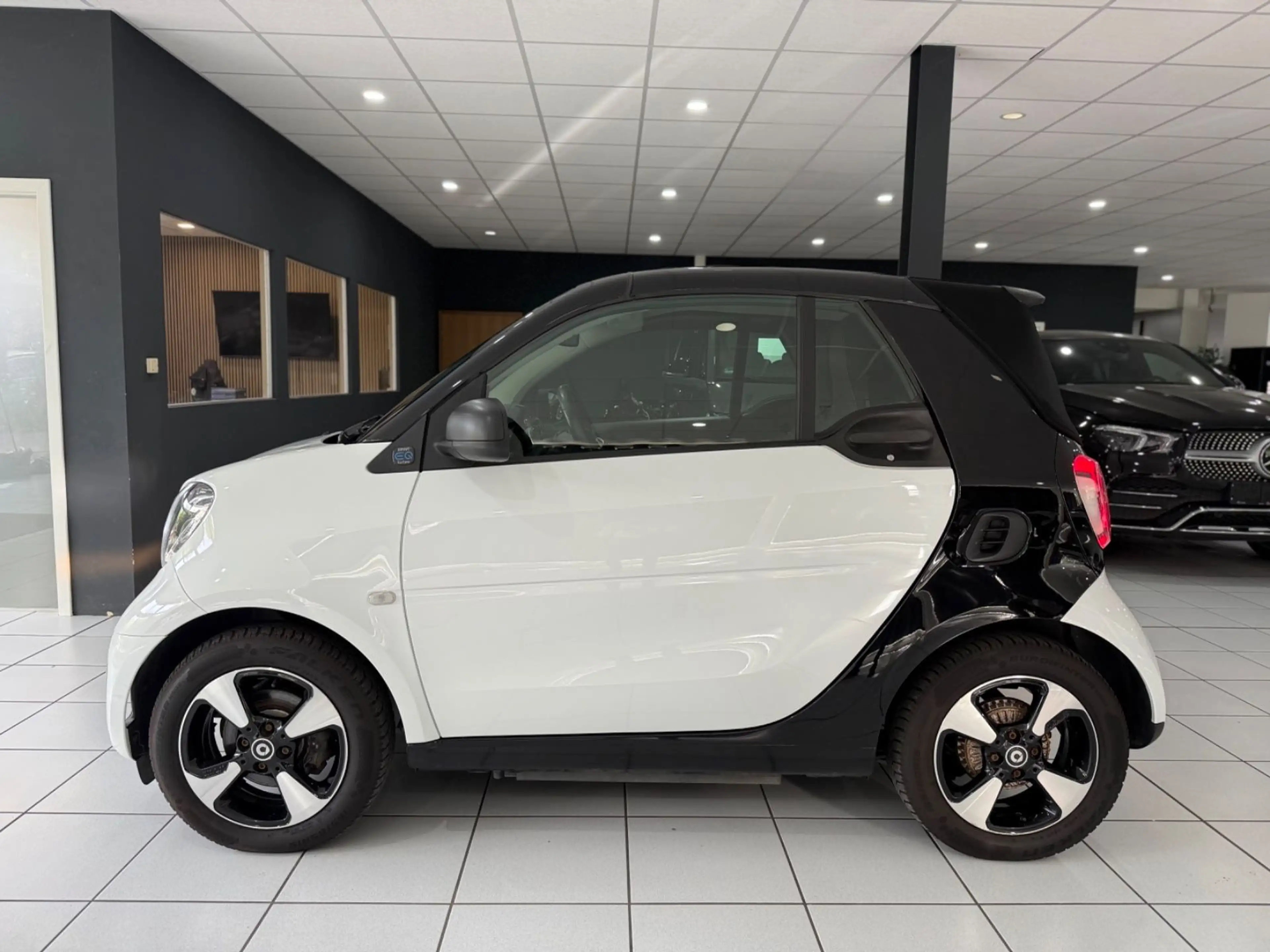 smart forTwo cabrio electric/ EQ*KAMERA*SHZ*LED-SCHW* — photo 3