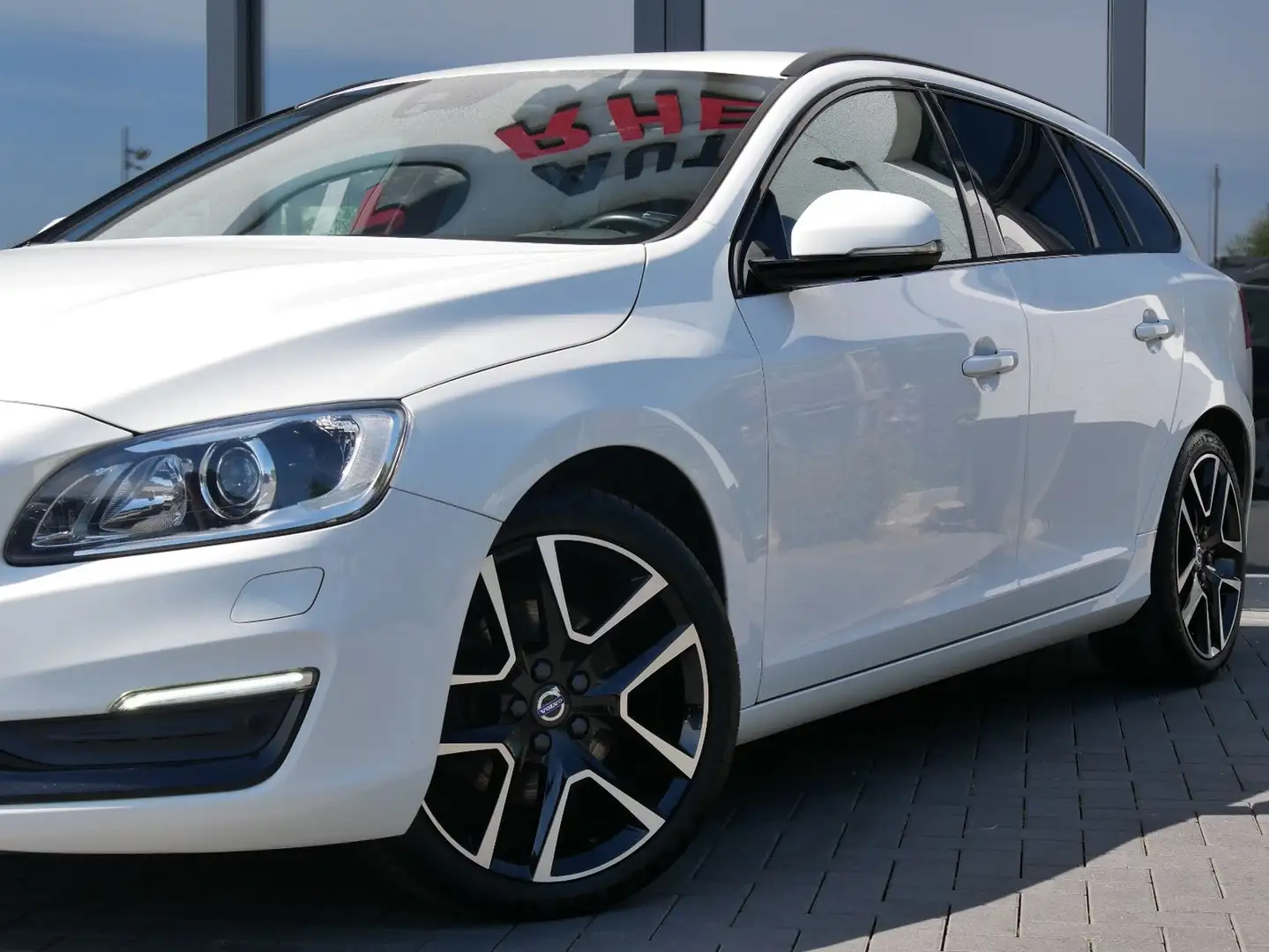 Volvo V60 Kombi Linje Svart *BI-XENON*PDC+RFK* Weiß - 2