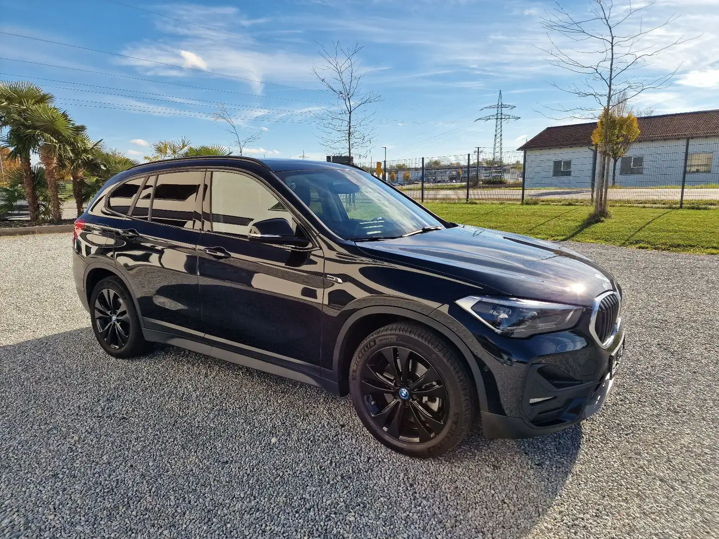 BMW X1 xDrive25e Advantage,Navi.Plus,Pano.,Hi-Fi,HUD Schwarz - 1