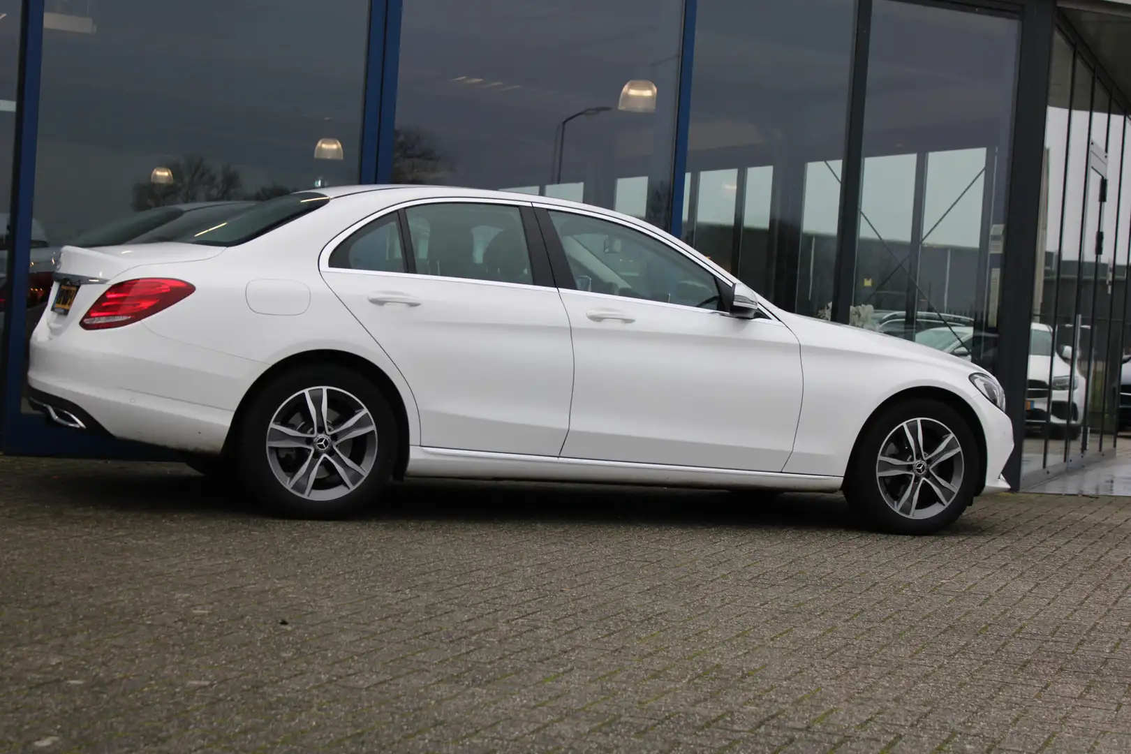 Mercedes-Benz C 180 AUT9 Premium Avantgarde NAVI CAMERA TREKHAAK NL AU Wit - 2