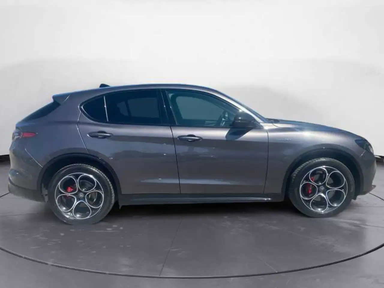 Alfa Romeo Stelvio 2024 — фото 6