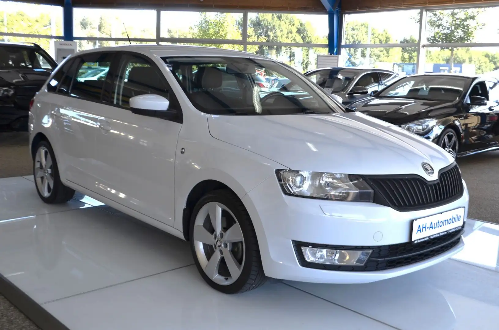 Skoda Rapid/Spaceback Spaceback Drive XENON / KLIMA / PDC Weiß - 2