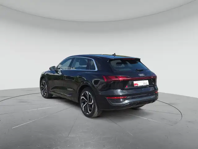 Audi Q8 E-Tron view 3