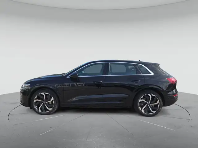 Audi Q8 E-Tron view 6