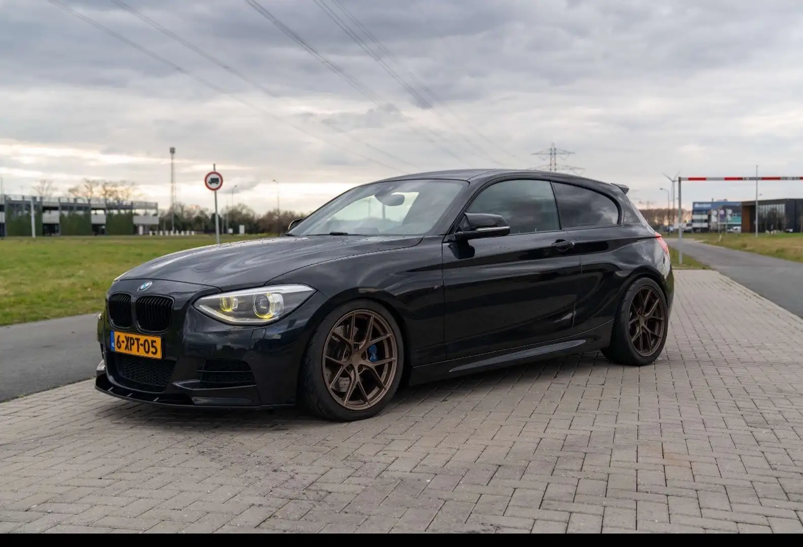 BMW 135 M135i xDrive Sport-Aut. Czarny - 2