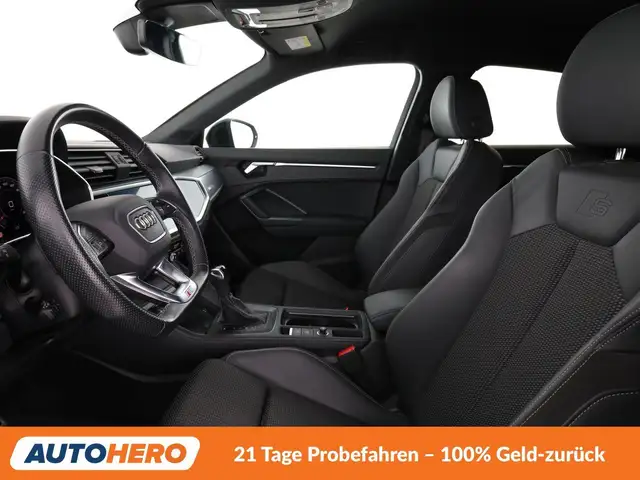 Audi Q3 view 10