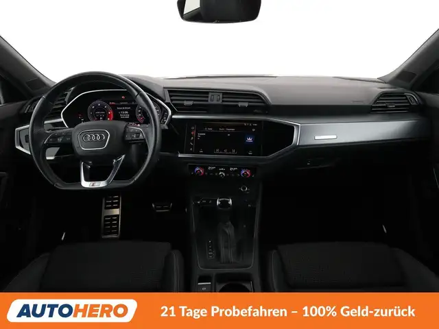 Audi Q3 view 12