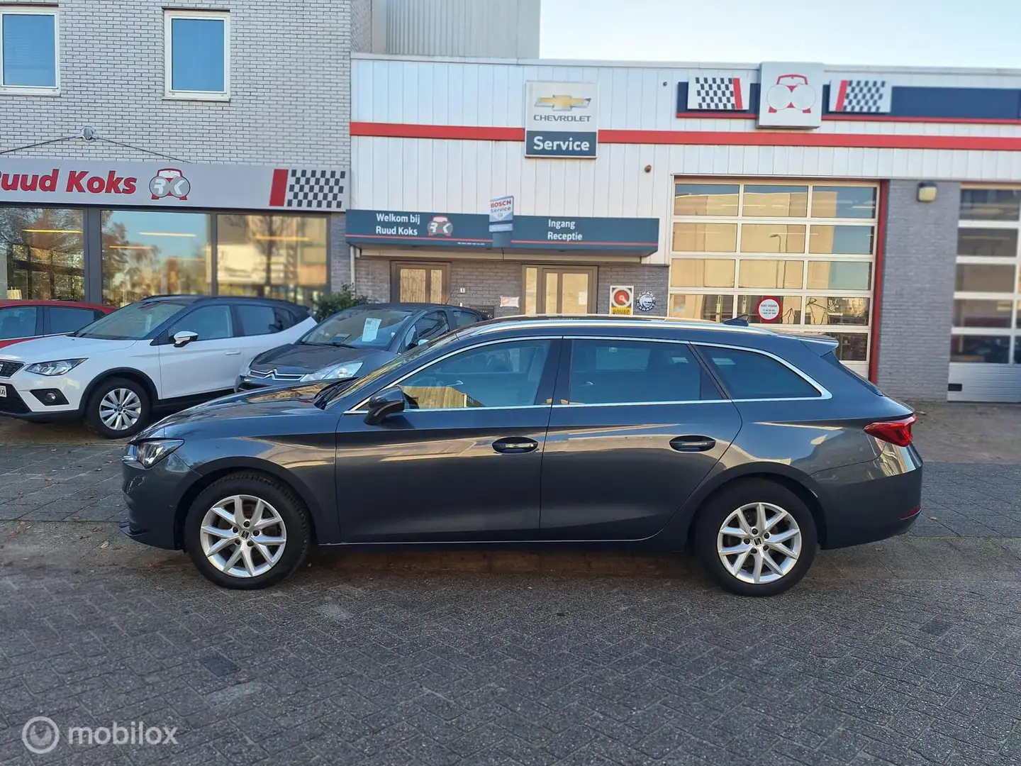 SEAT Leon SPORTSTOURER 1.5 TSI STYLE LAUNCH EDITION Gris - 2