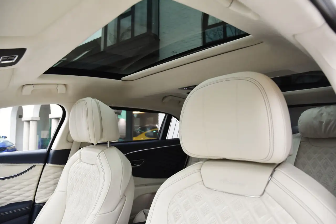Bentley Flying Spur 2023 — фото 15