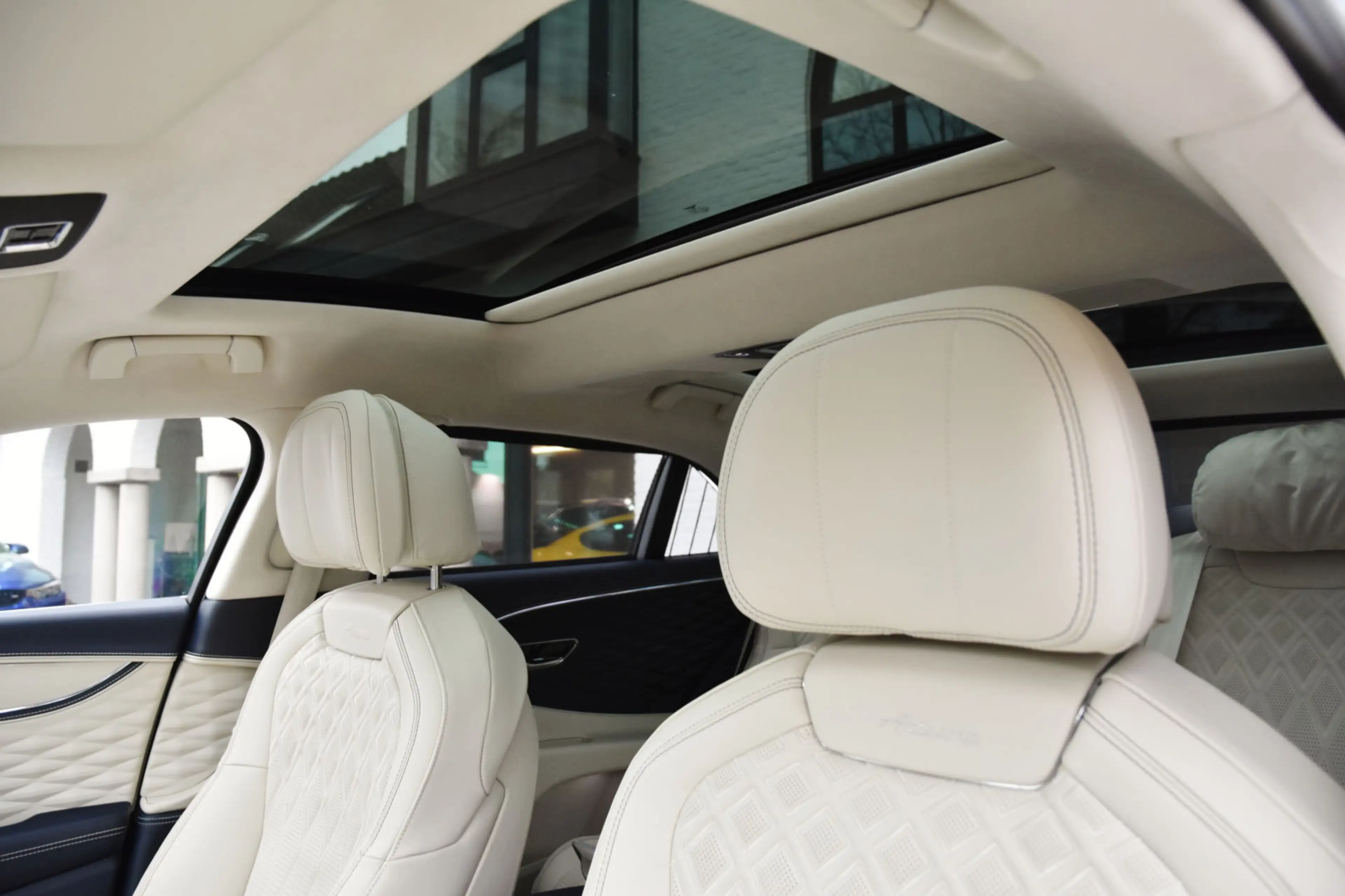 Bentley Flying Spur 2.9I PHEV HYBRID AZURE *** 1HD. / NP: € 272.000 *** — photo 15