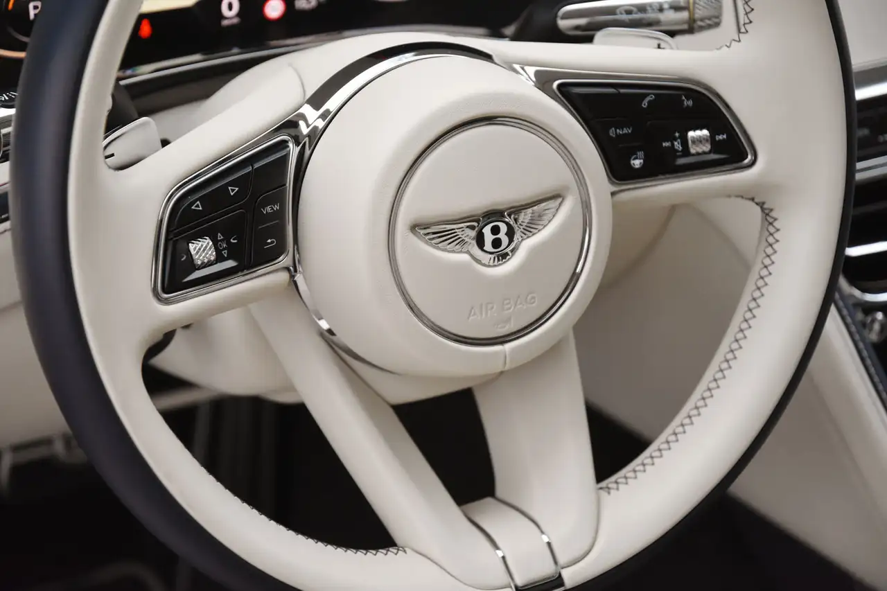 Bentley Flying Spur 2023 — фото 11