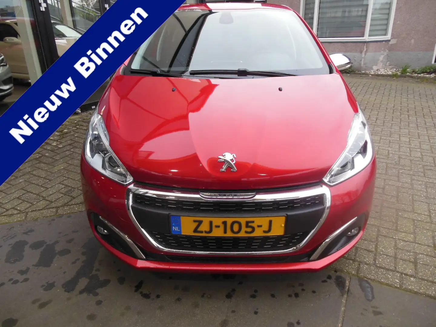 Peugeot 208 1.2 PureTech Signature Staat in DE KRIM Rouge - 1