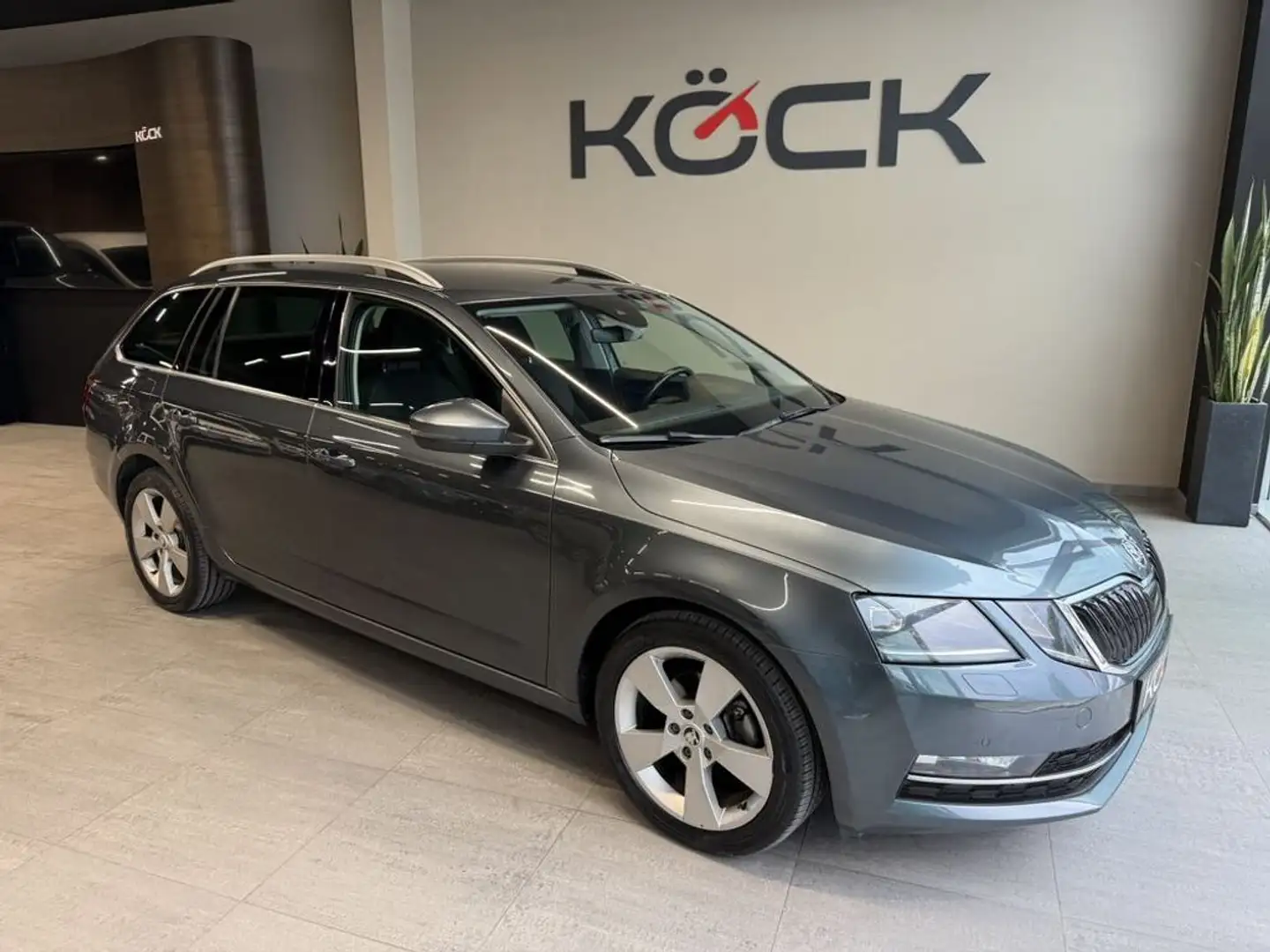 Skoda Octavia Style 4x4 Limited DSG Grau - 1