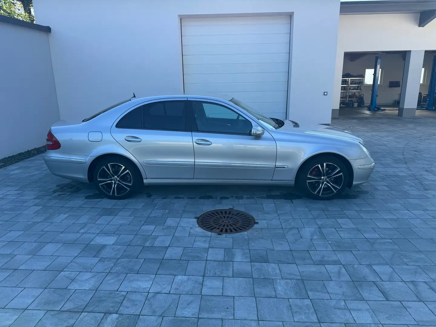 Mercedes-Benz E 220 E 220 Elegance CDI Sequentronic Elegance Silber - 1