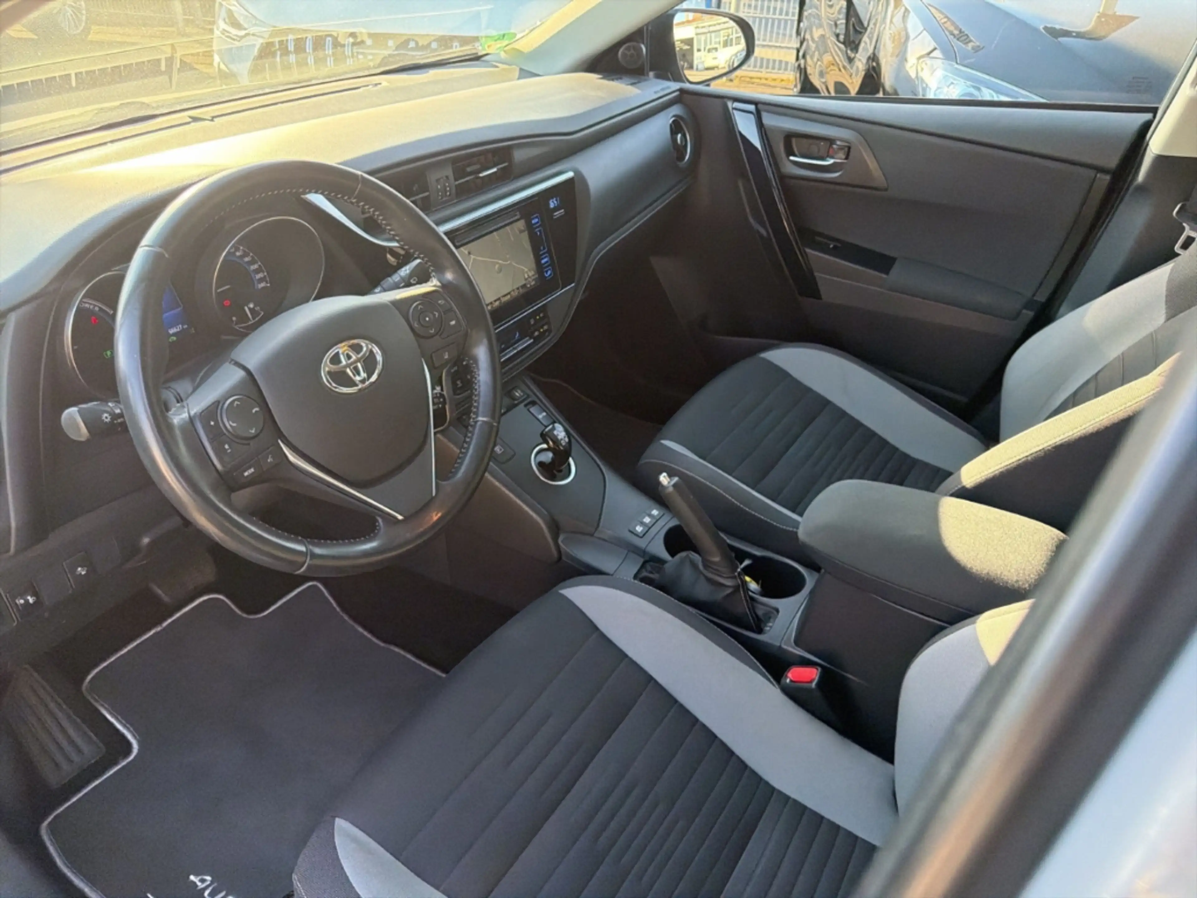 Toyota Auris Touring Sports Hybrid Free Style AHK Navi — photo 8
