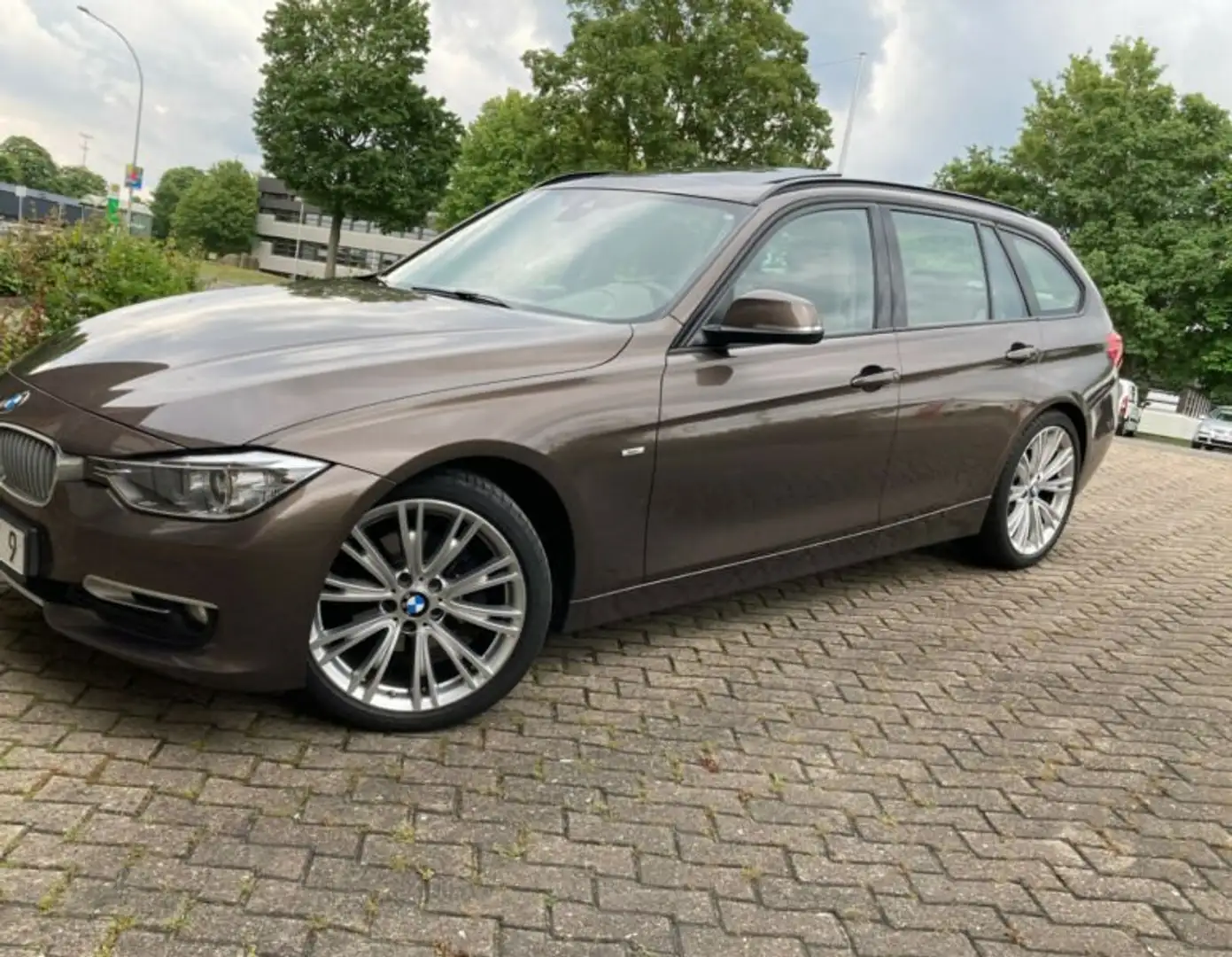 BMW 320 320d Touring Aut. Beige - 1