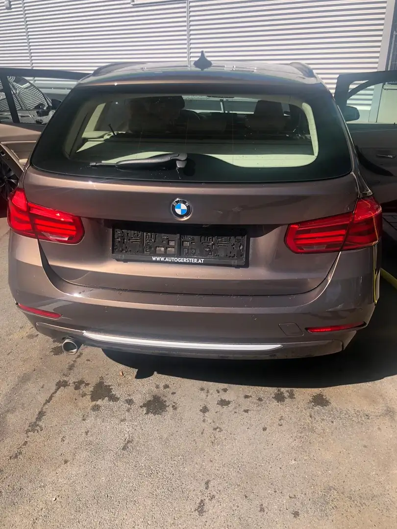 BMW 320 320d Touring Aut. Beige - 2