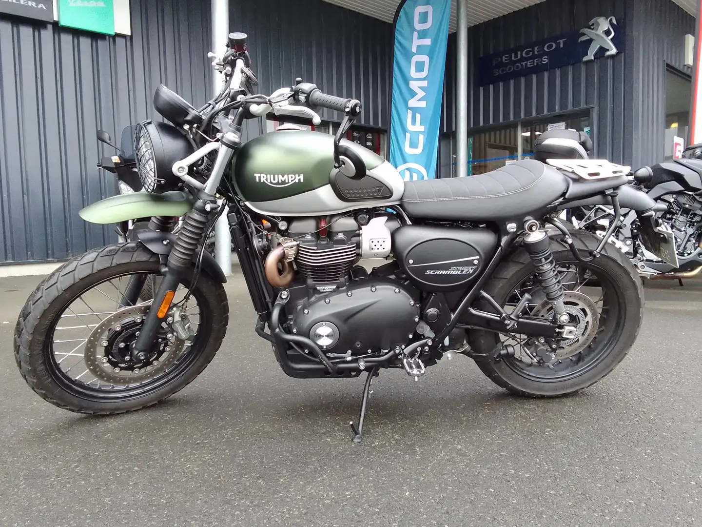 Triumph Street Scrambler Green - 1