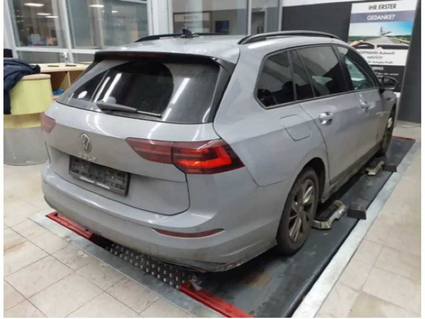 Volkswagen Golf VIII nza 1.5 TSI R-Line AHK IQ.Light Side A Silber - 2